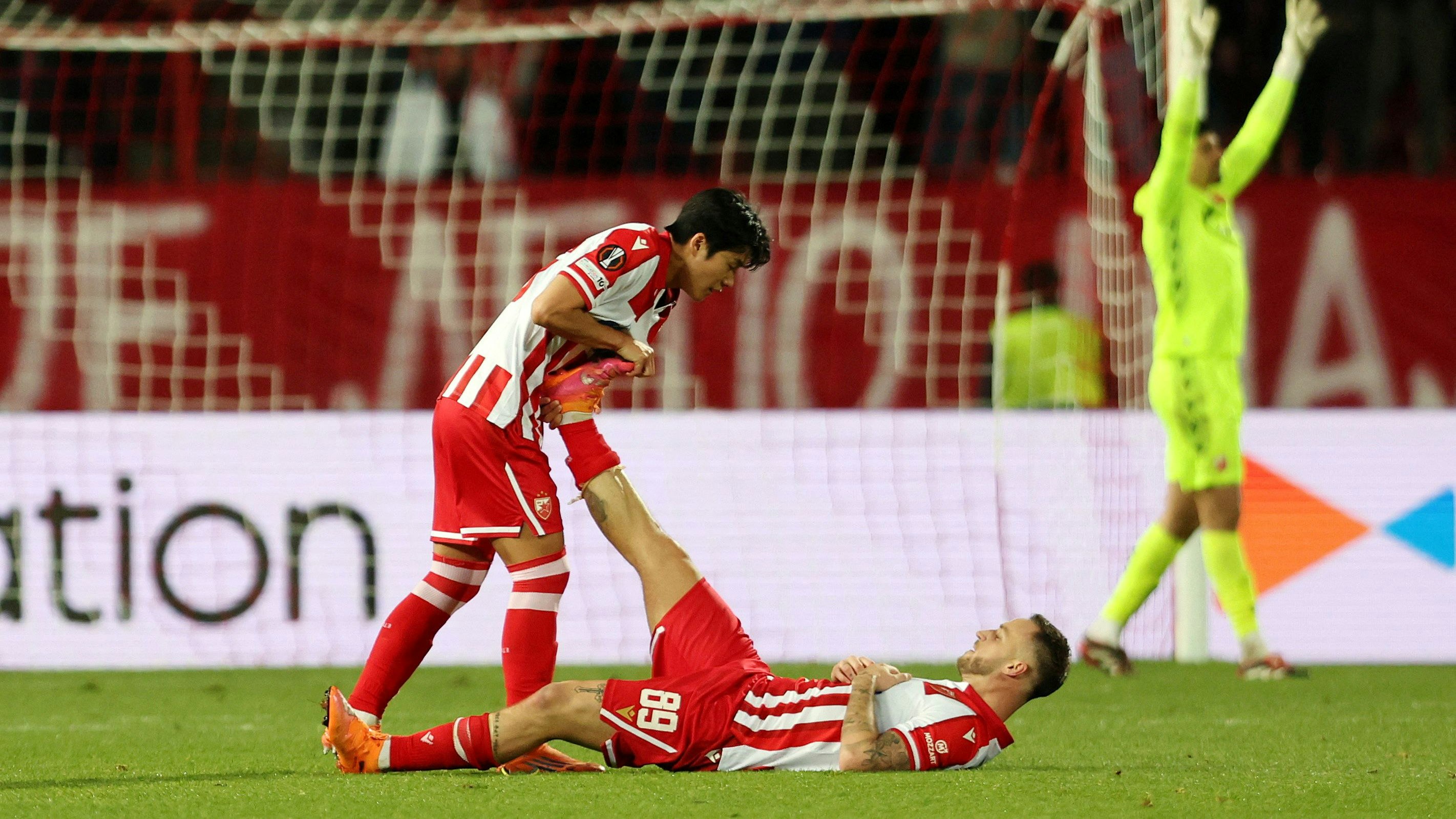 Heute.at - Arnautovic erzielt Goldtor, muss dann verletzt vom Feld