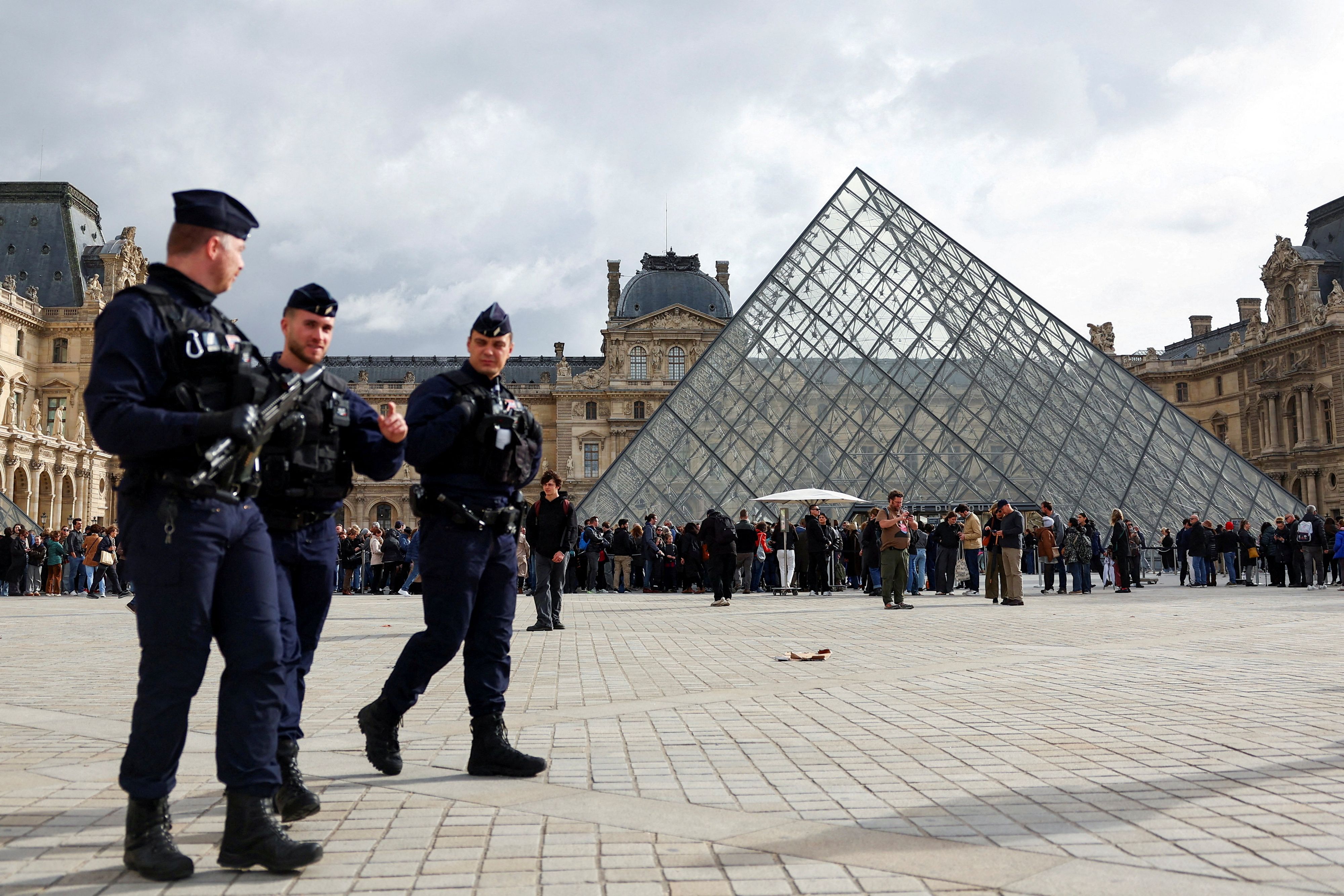 Nach dem Juwelen-Coup im Louvre werden erschreckende Sicherheitslücken bekannt. (Symbolbild)