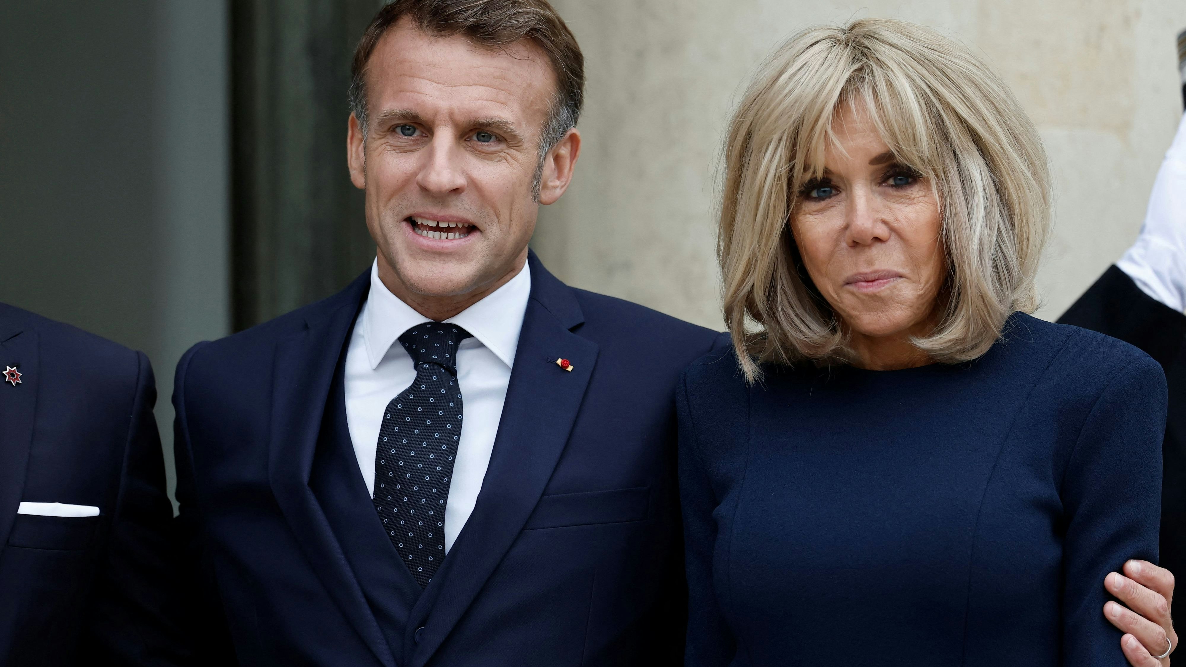 Heute.at - Brigitte Macron muss ständig auf Kleidung achten