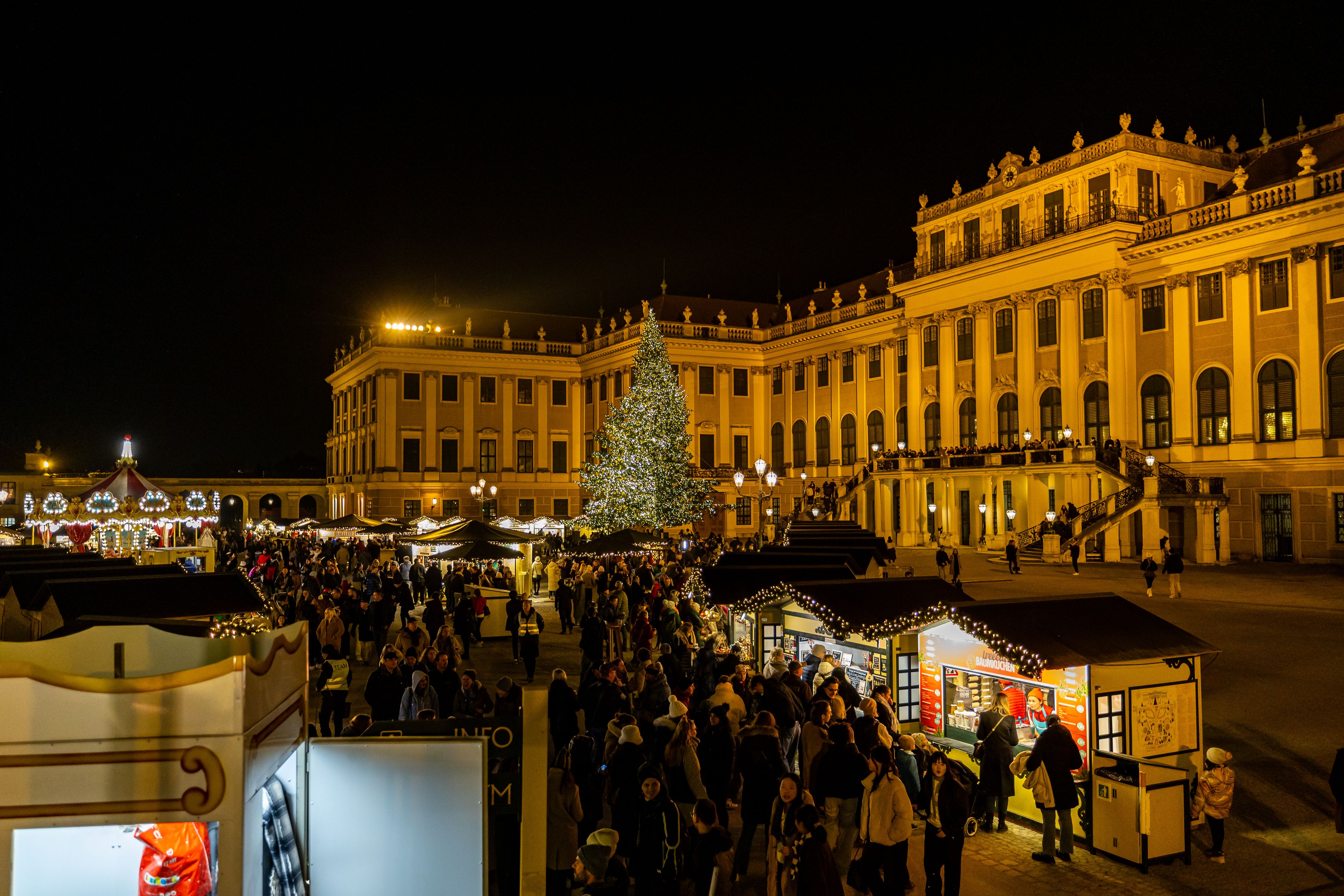 Am 6. November – zwei Tage früher als 2024 – eröffnete der Weihnachtsmarkt im Schloss Schönbrunn.