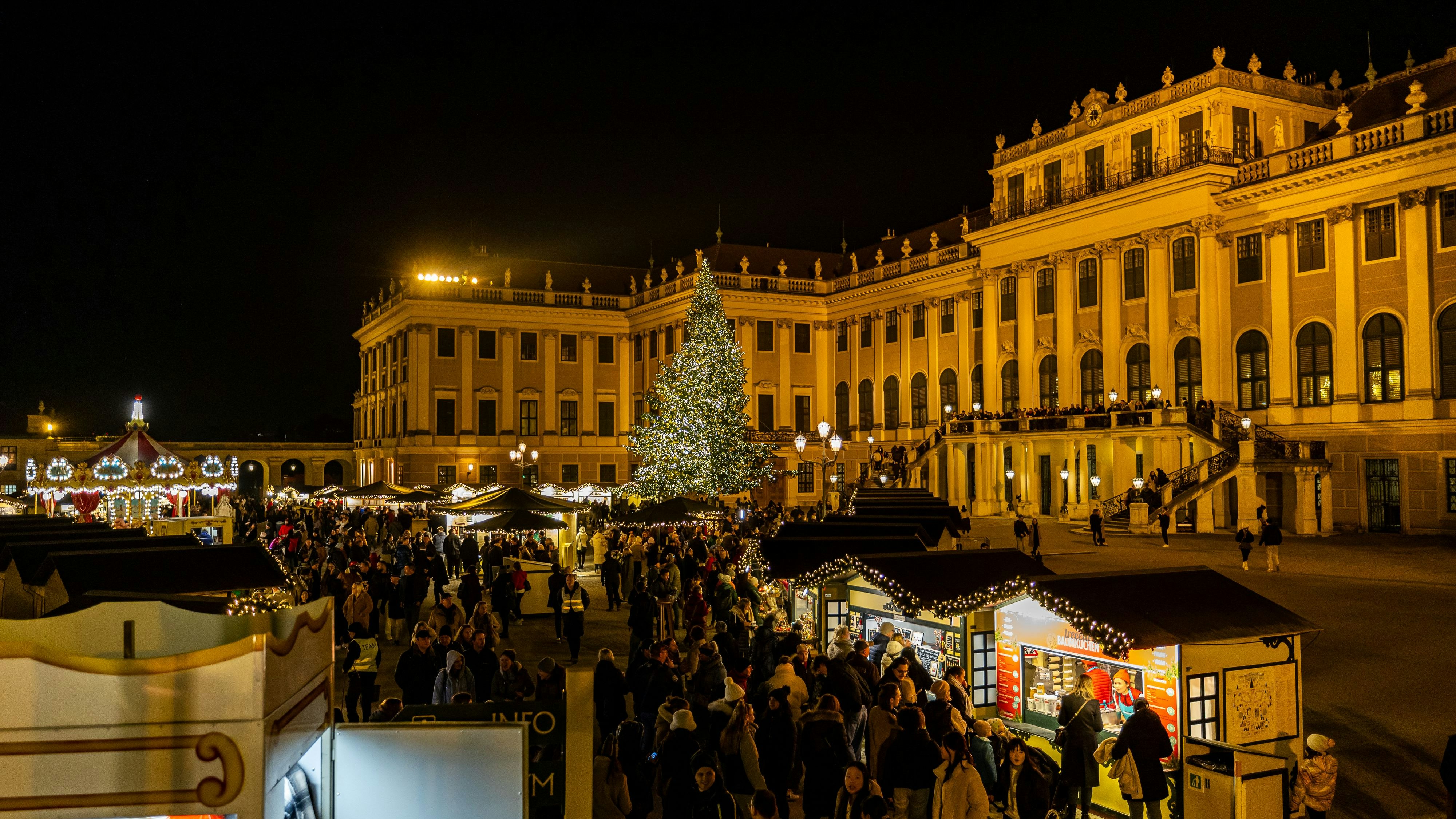 Am 6. November – zwei Tage früher als 2024 – eröffnete der Weihnachtsmarkt im Schloss Schönbrunn.