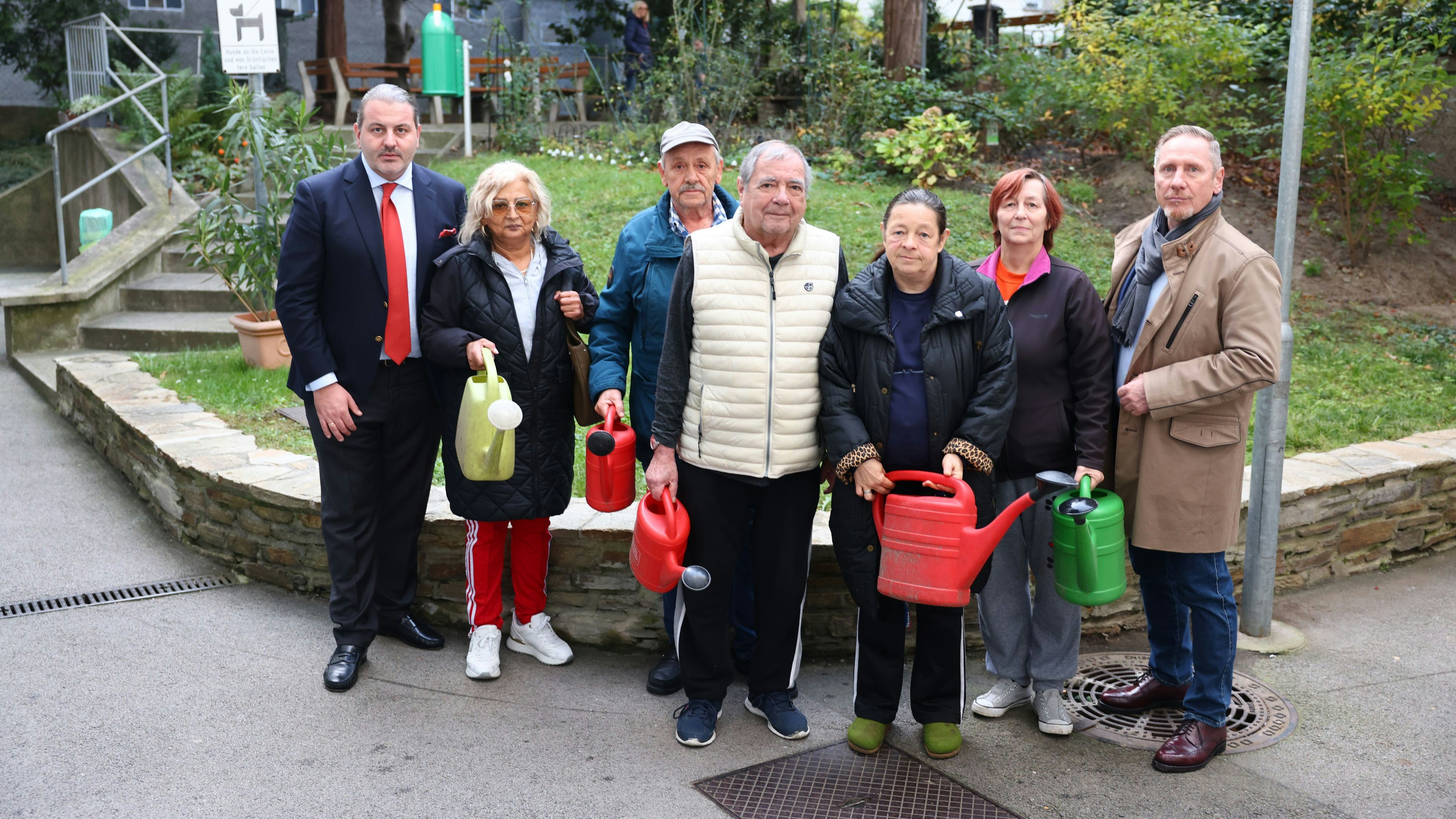 Heute.at - Grünoase in Gefahr – Stadt lässt Mieter nicht gießen