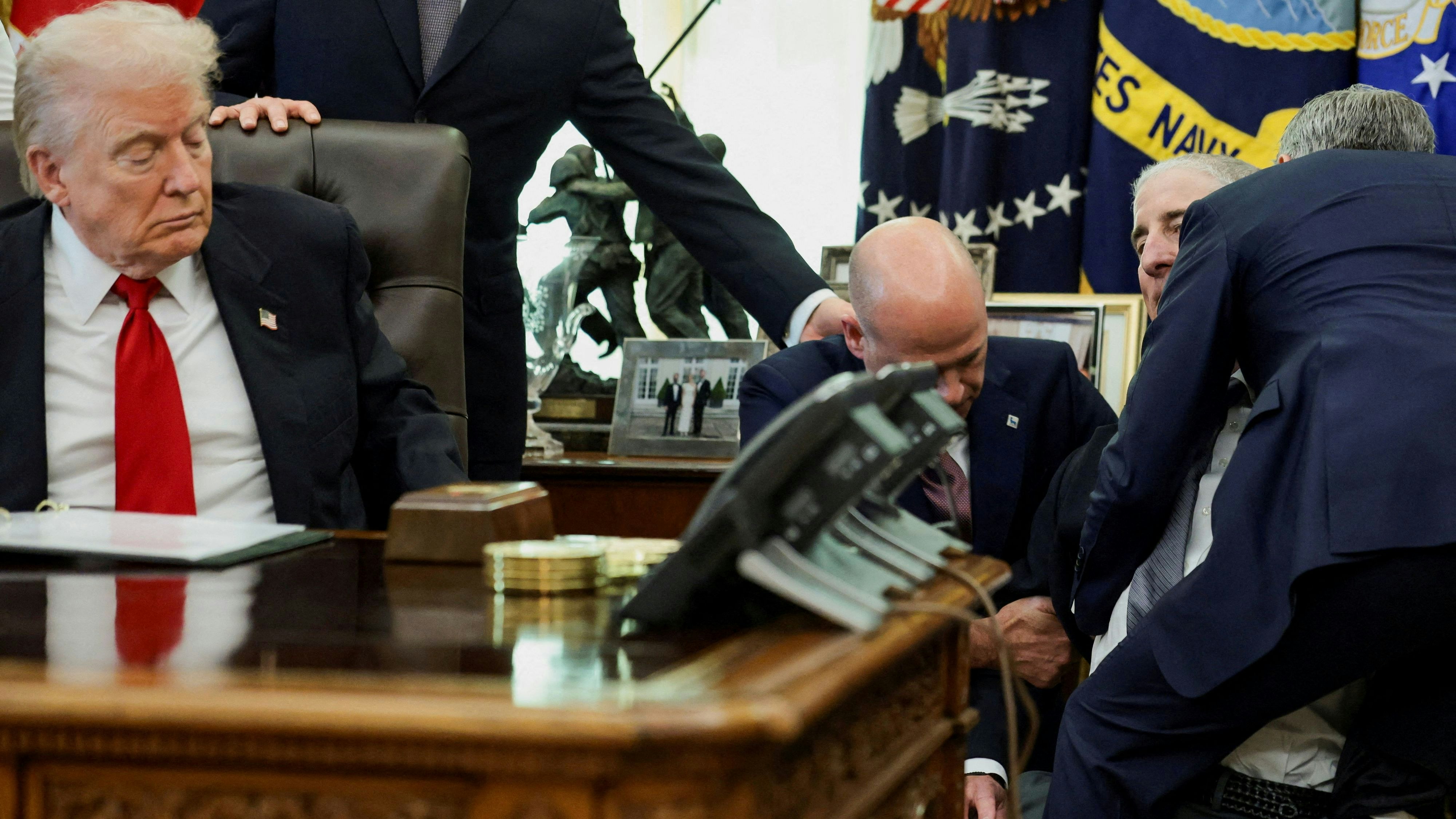 Heute.at - Mann kollabiert bei Abnehmspritzen-Gipfel neben Trump