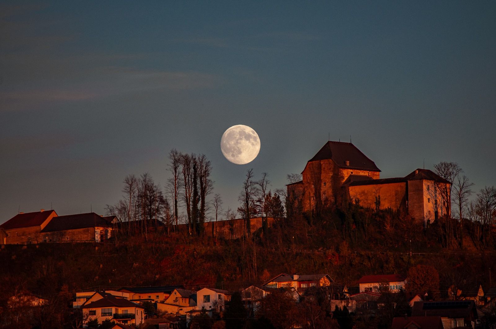 Supermond in Wolfsegg am Hausruck im Salzkammergut