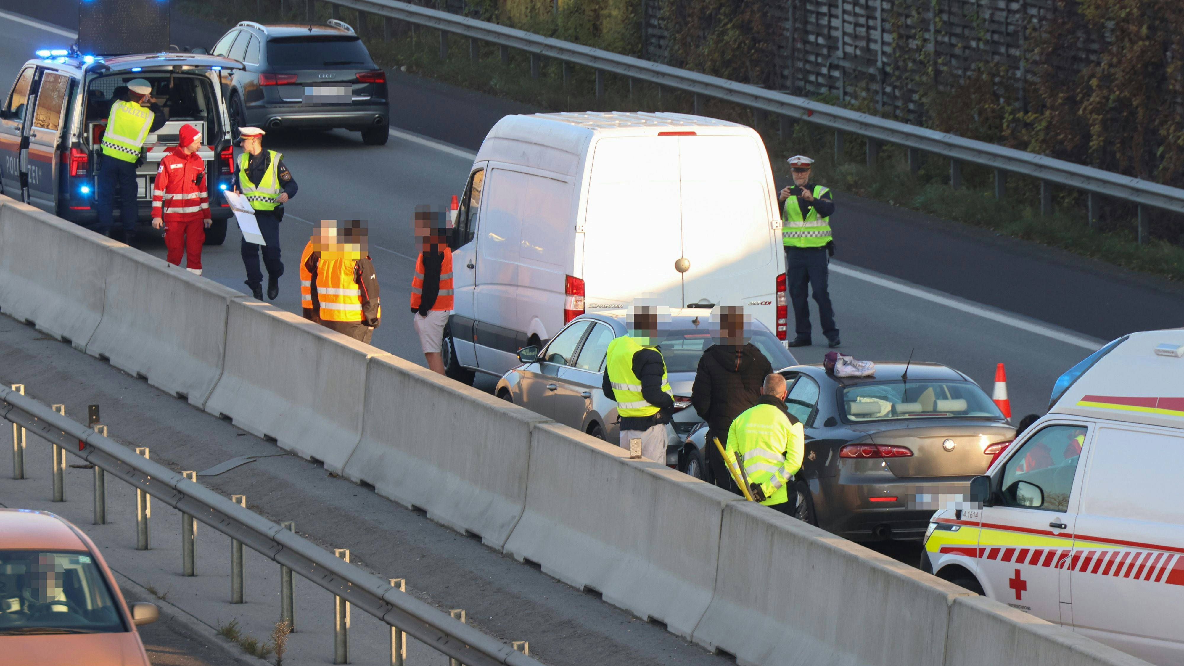 Heute.at - Unfall mit Kleintransporter sorgt für Mega-Stau