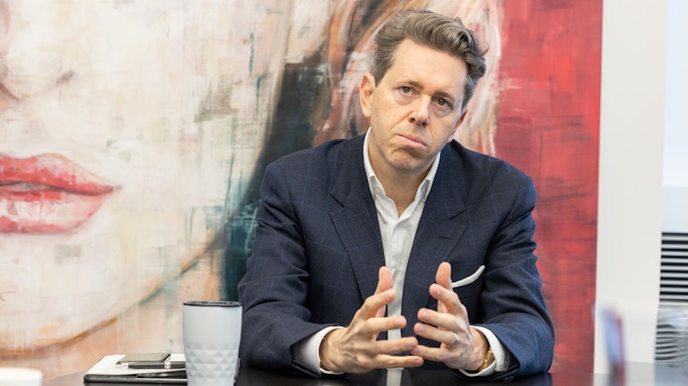 Nach acht Monaten im Amt steht Christian Stocker vor seiner ersten echten Bewährungsprobe. Die Gagen-Affäre in der Kammer erwischte den kränkelnden Kanzler kalt. Jetzt wird sich zeigen, ob er wirklich Macht hat. Im Land, in der Partei und im Kaiserreich.