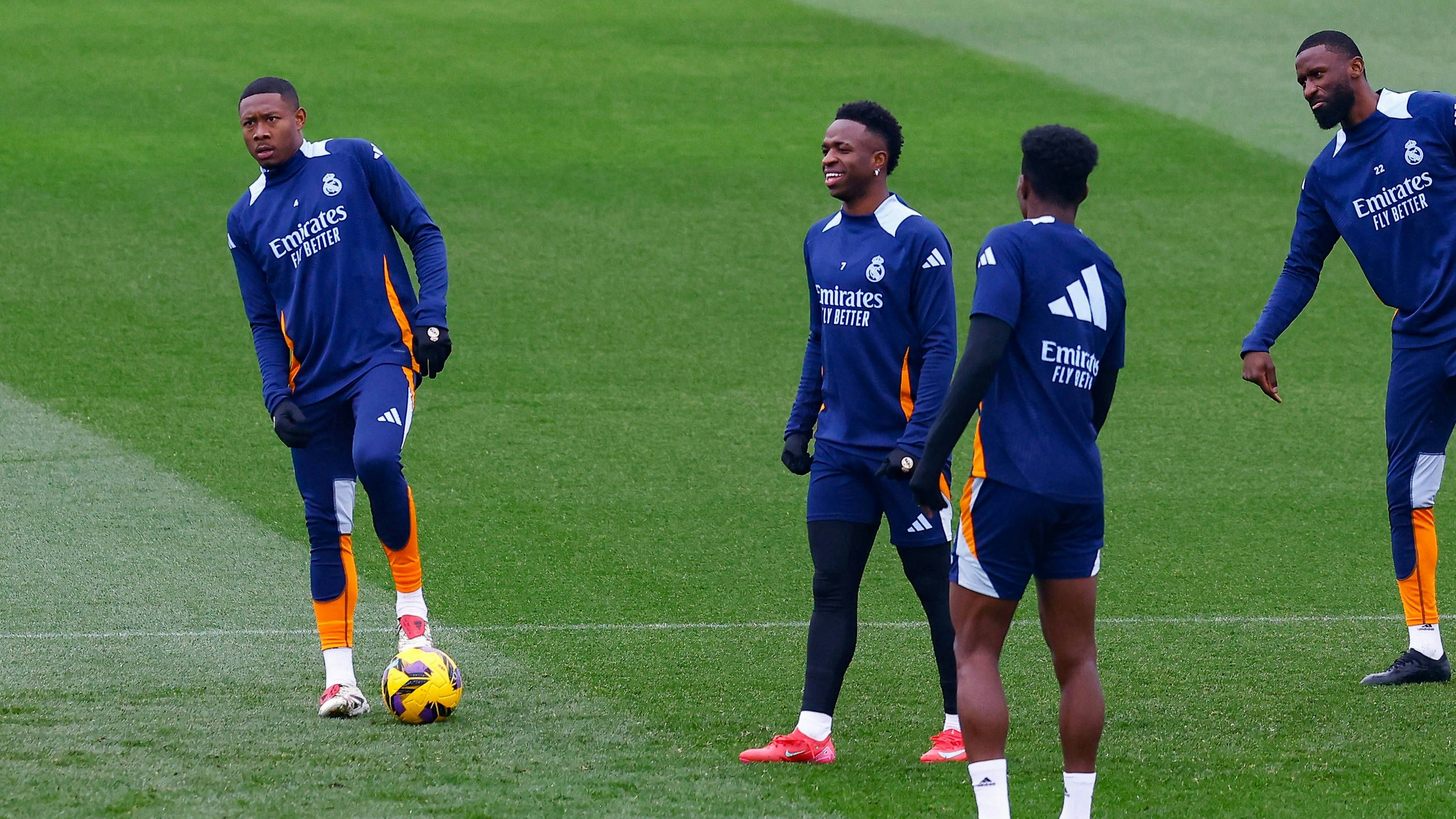 January 24, 2025, Madrid, Madrid, SPAIN: Vinicius Junior and David Alaba of Real Madrid warm up during the training day of Real Madrid ahead the Spanish League, LaLiga EA Sports, football match against Real Valladolid CF at Ciudad Deportiva Real Madrid on January 24, 2025, in Valdebebas, Madrid, Spain. Madrid SPAIN - ZUMAa181 20250124_zaa_a181_060 Copyright: xDennisxAgyemanx