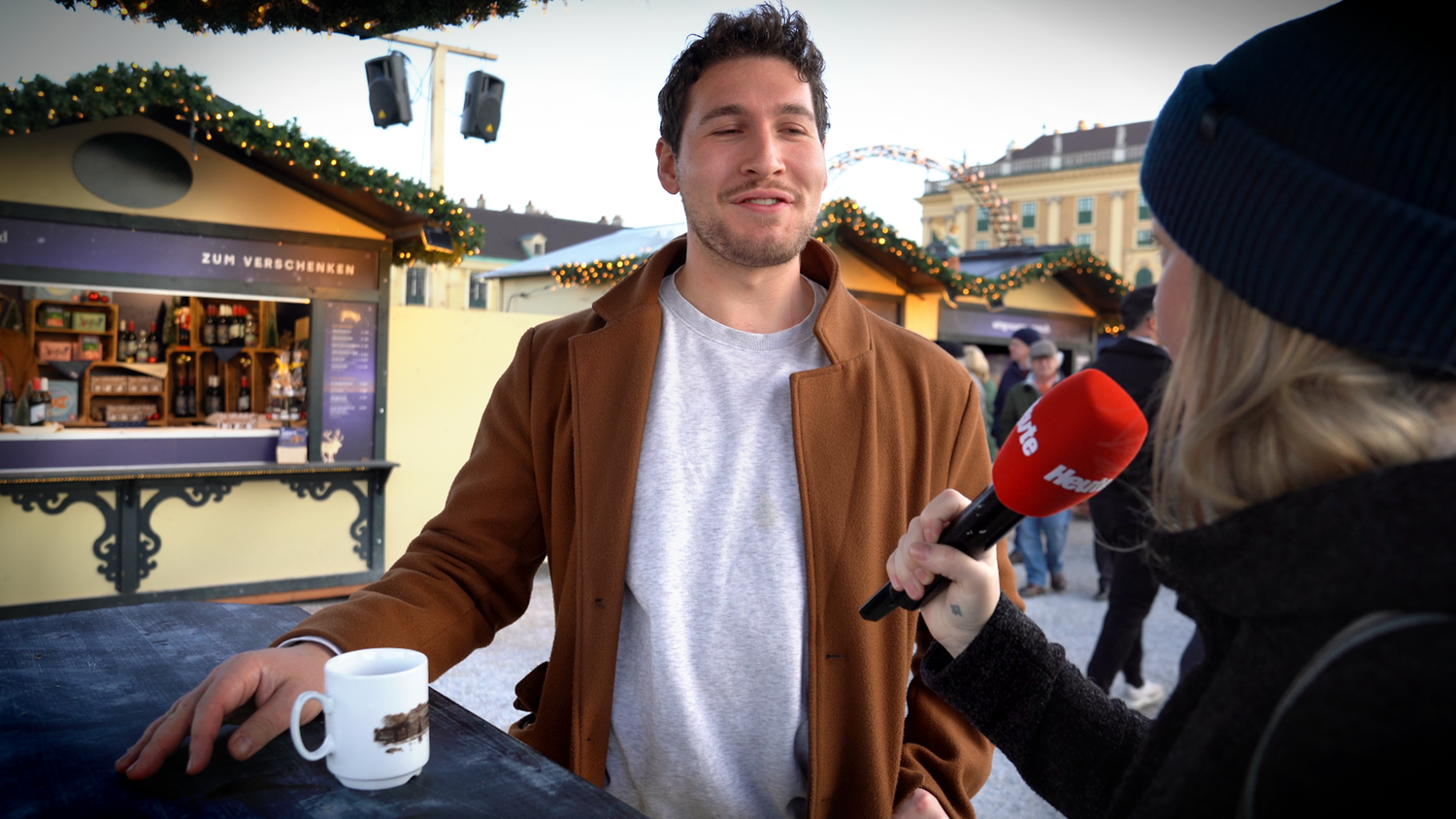 Heute.at - Erster Adventmarkt offen: Trinke literweise Punsch