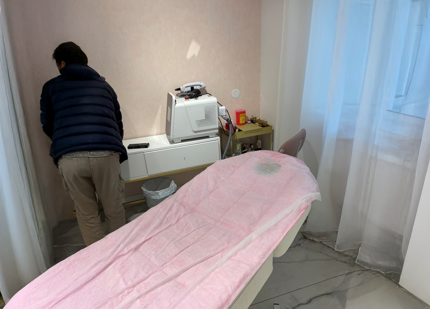 Erneut wurde eine illegale Beauty-Klinik aufgedeckt.