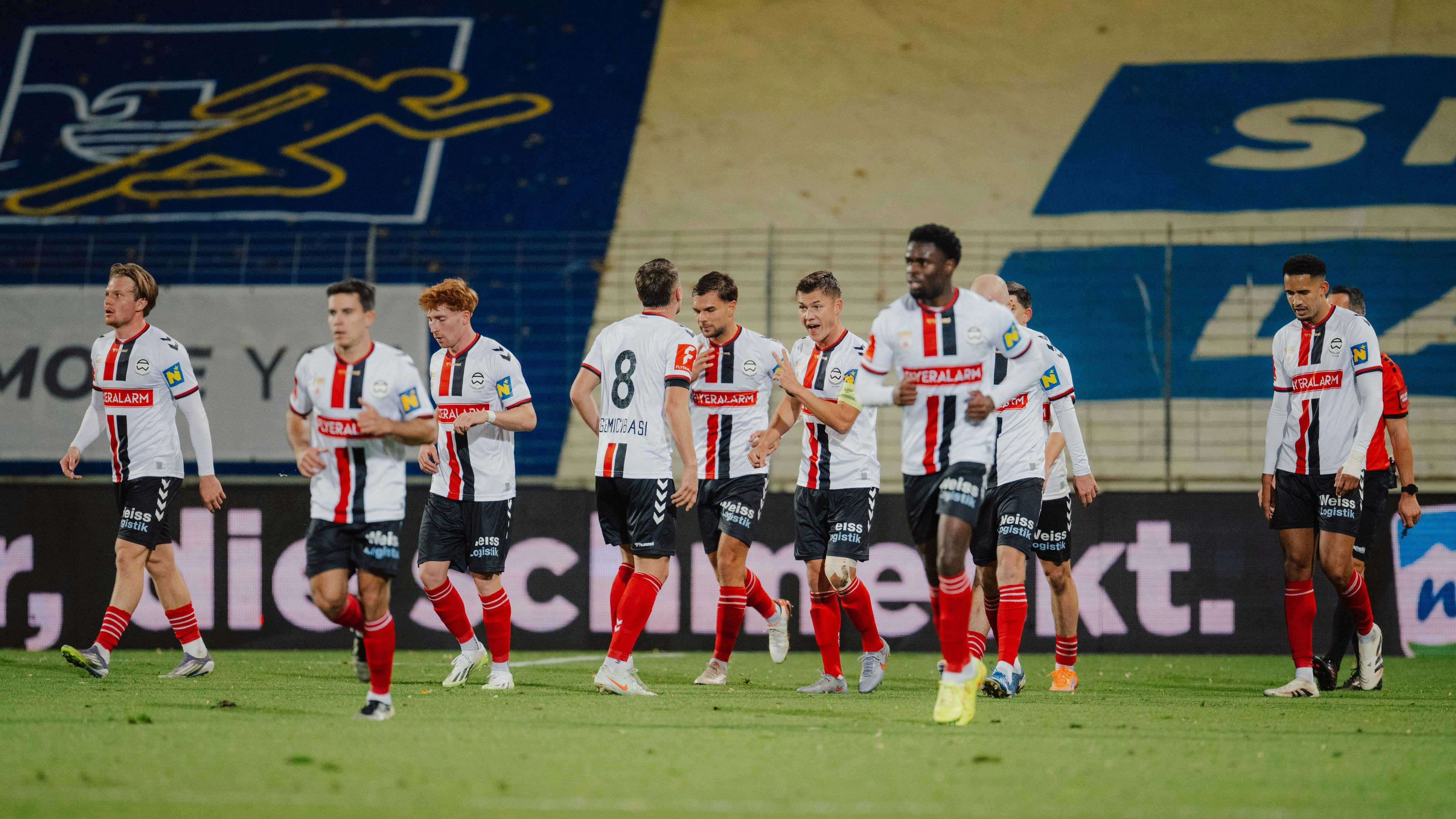 MARIA ENZERSDORF,AUSTRIA,07.NOV.25 - SOCCER - ADMIRAL 2. Liga, Admira Wacker vs SKN Sankt Poelten. Image shows the rejoicing of team Admira. Photo: GEPA pictures/ Alexander Solc