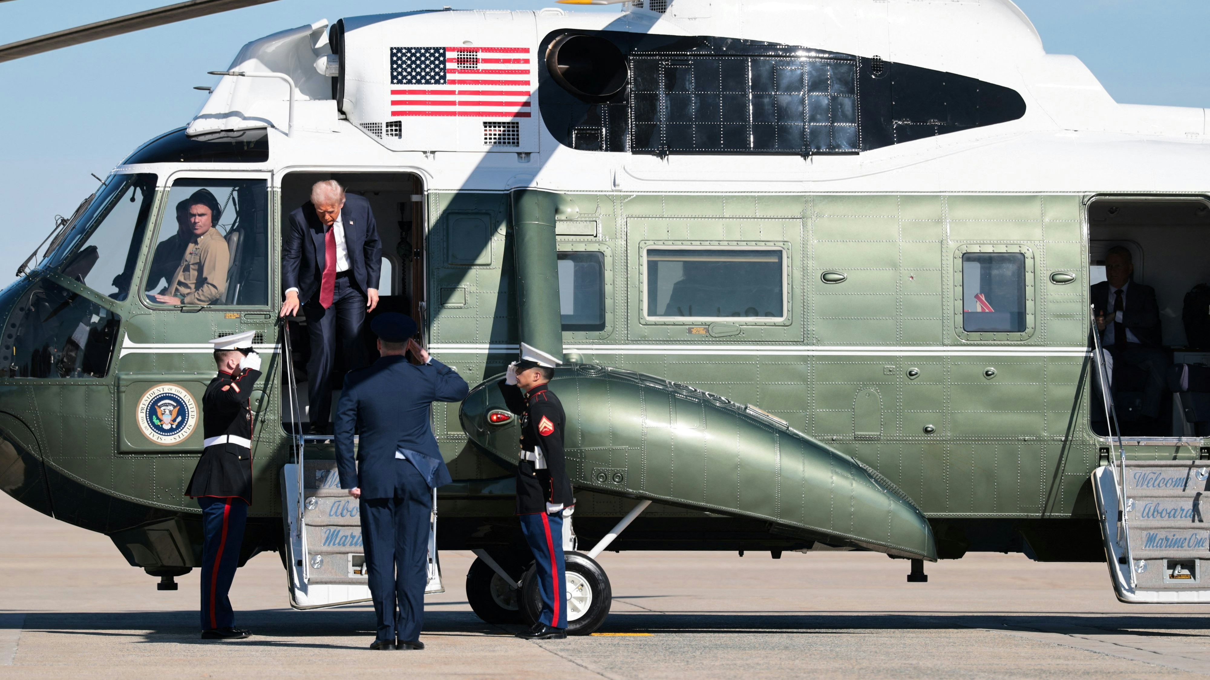Heute.at - Weißes Pulver auf Trump-Flugplatz – sieben Verletzte