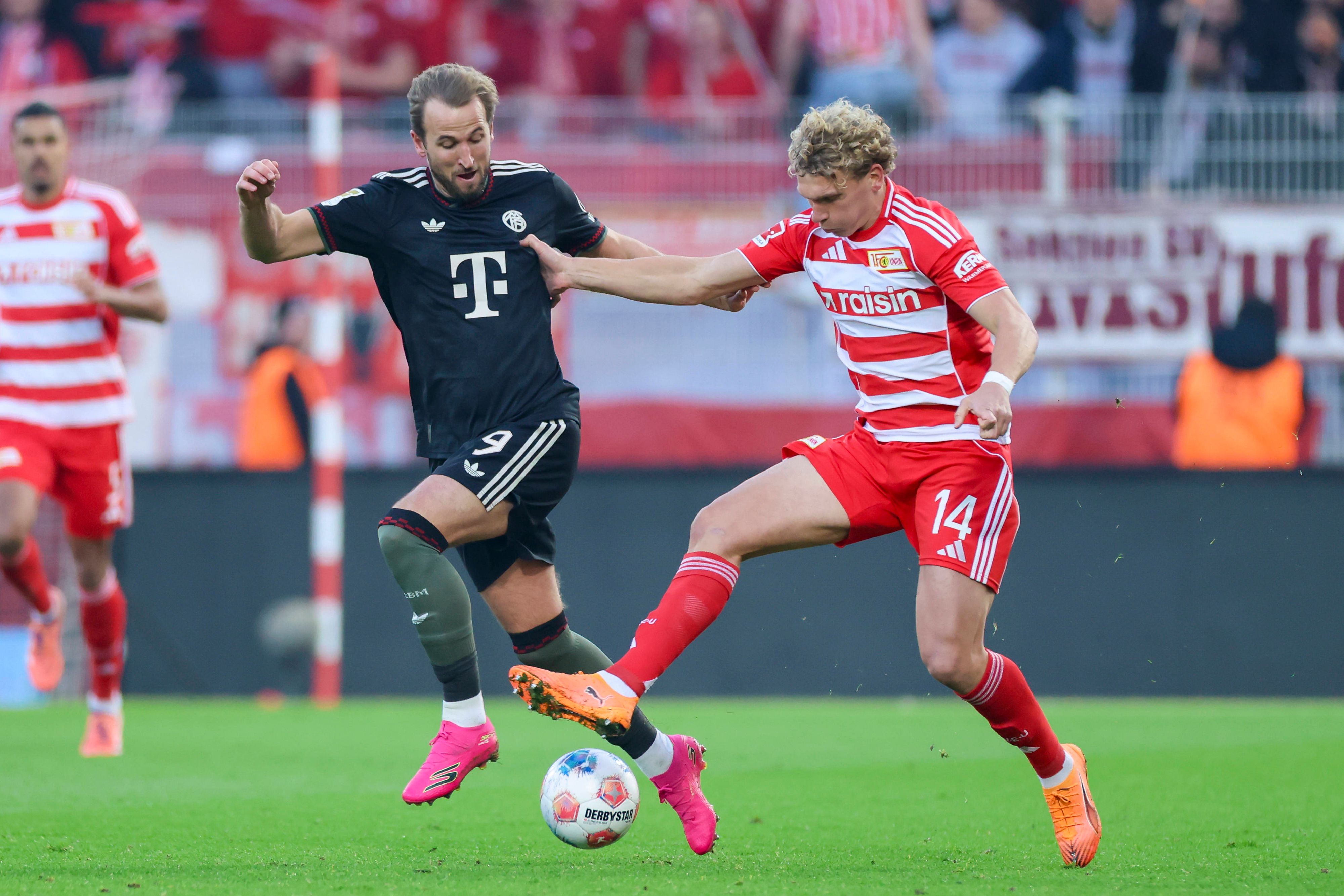 Harry Kane im Duell mit Leopold Querfeld.