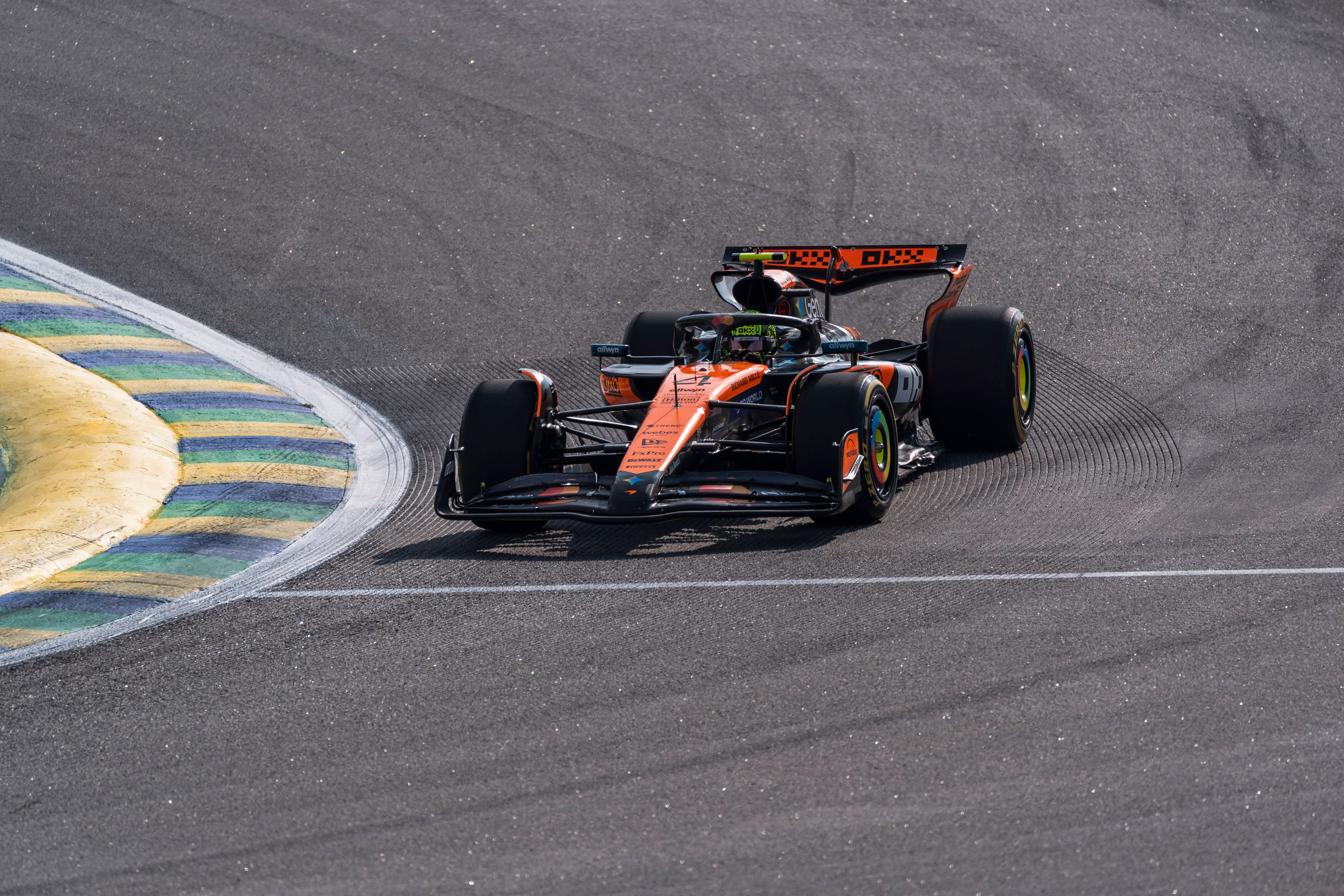 Lando Niorris gewinnt den Sprint.