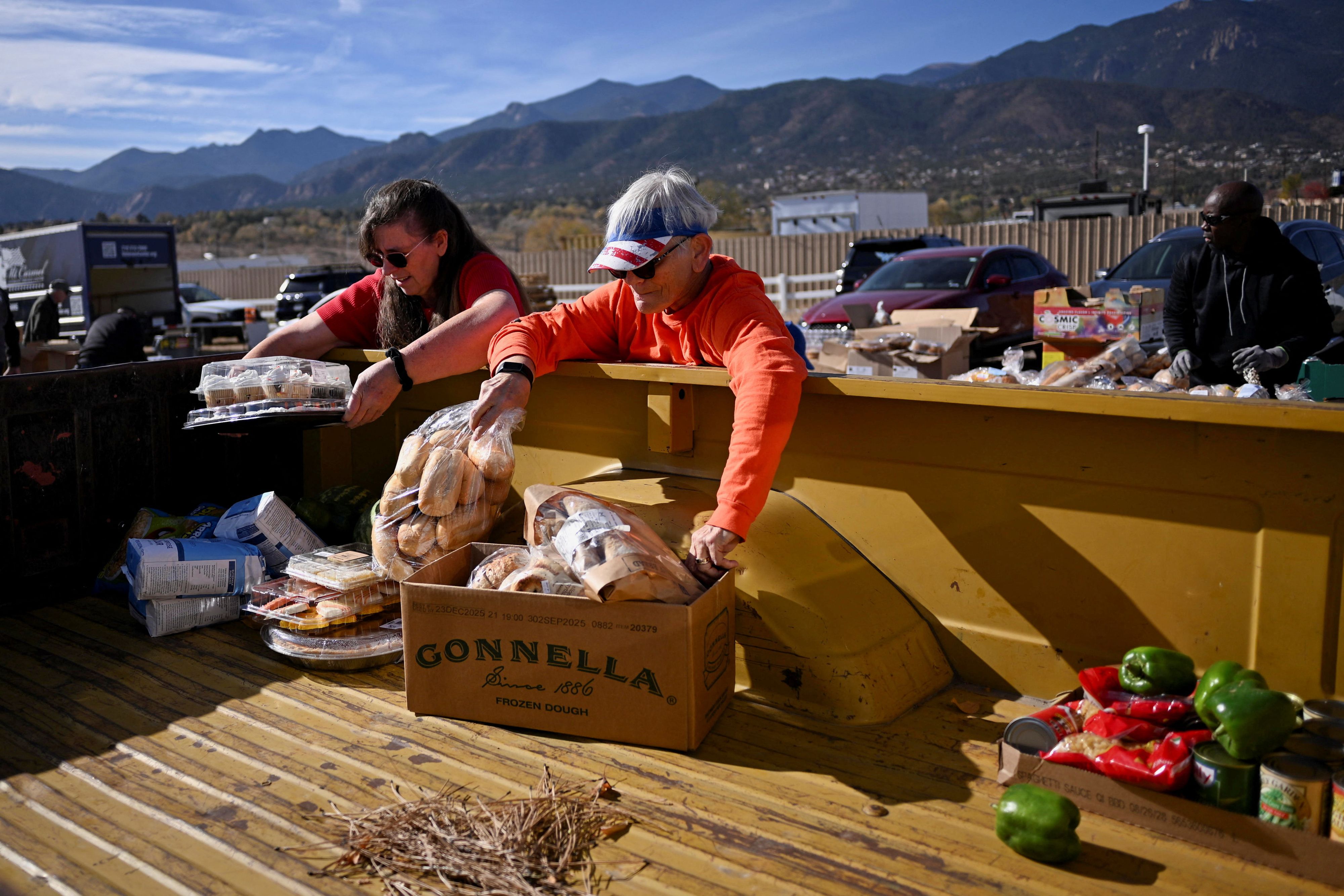 Ohne ehrenamtliche Helfer wären in den USA mittlerweile noch mehr Menschen ohne Lebensmittel.