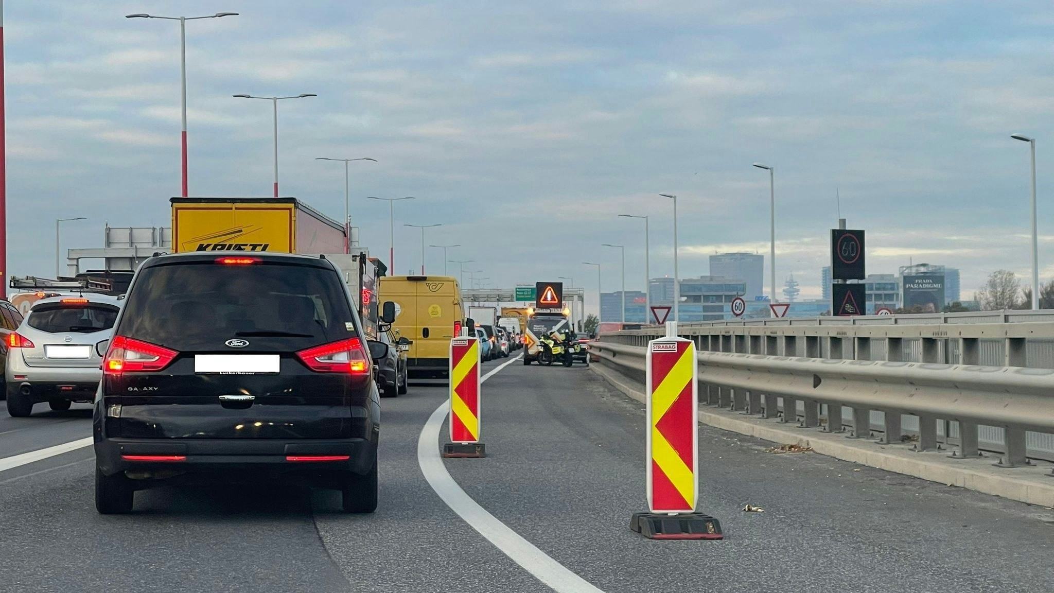 Heute.at - Alles steht – Sperre sorgt für massiven Stau in Wien