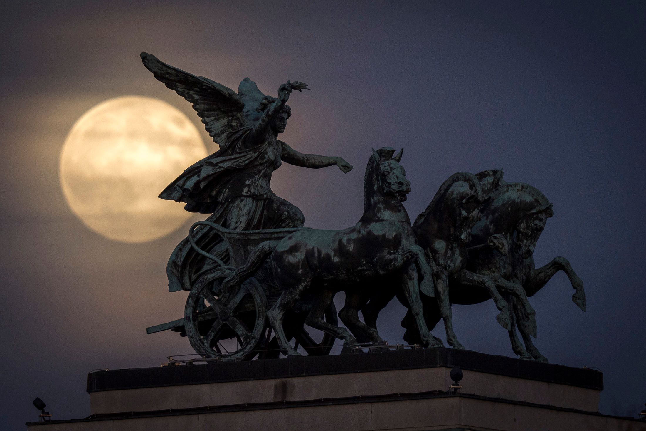 Der Supermond der Nacht vom 5. auf den 6. November in Wien
