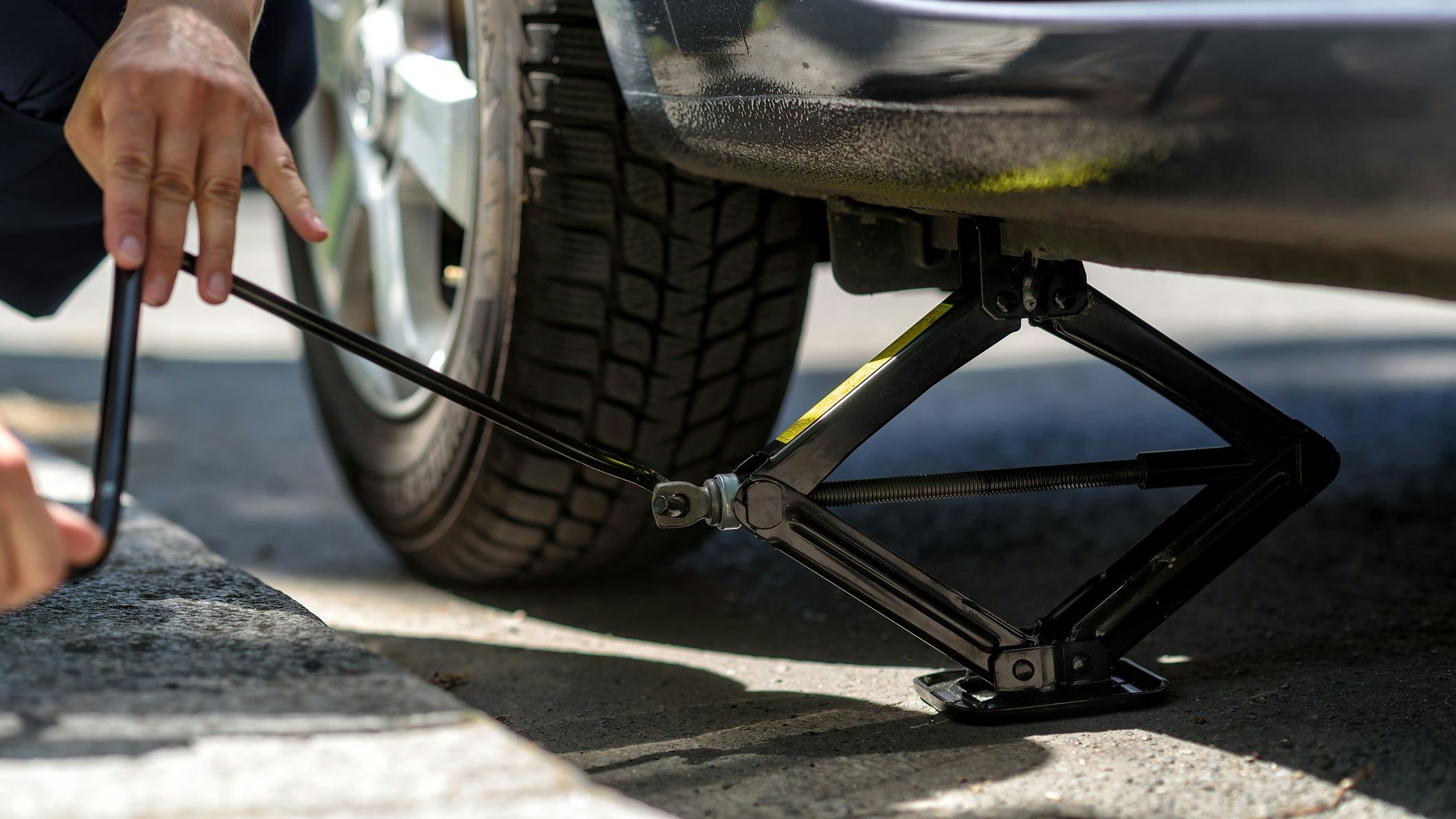 Heute.at - Mutter überrollt Tochter – Kind (1) stirbt in Einfahrt