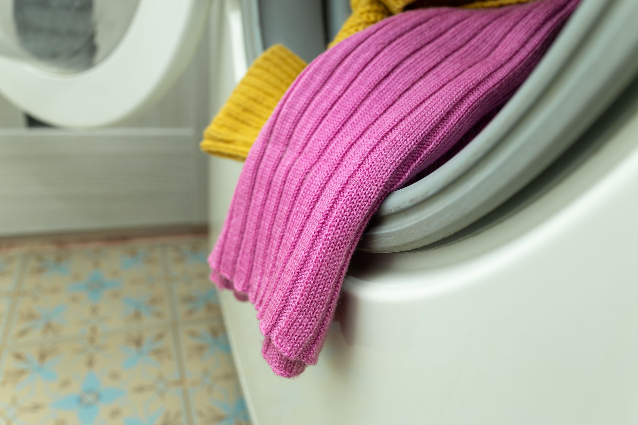 Woll- und Strickpullis wollen richtig gewaschen werden, damit sie so lange wie möglich schön bleiben.