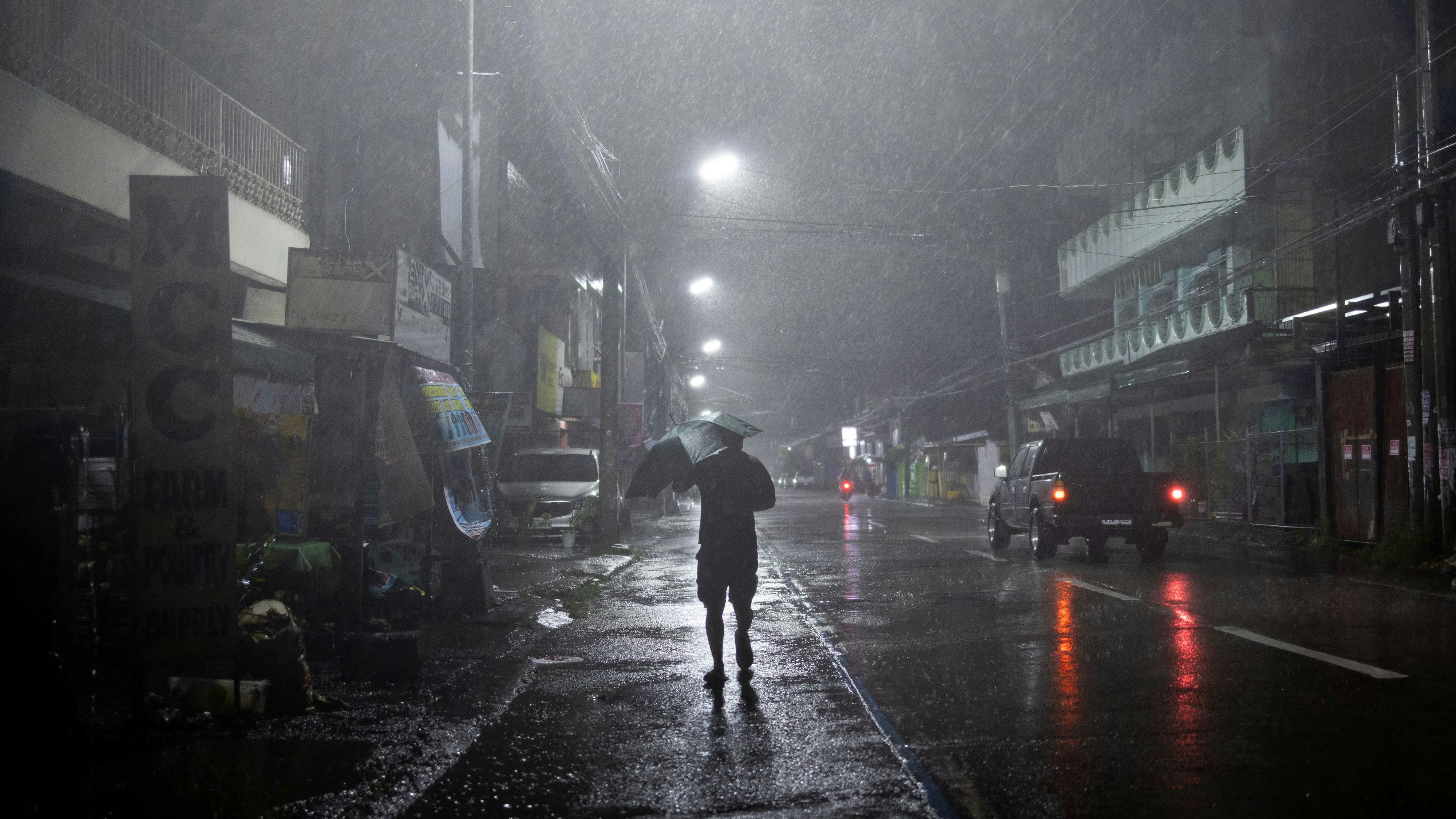 Heute.at - Trauminseln zittern vor dem Super-Taifun Fung-wong