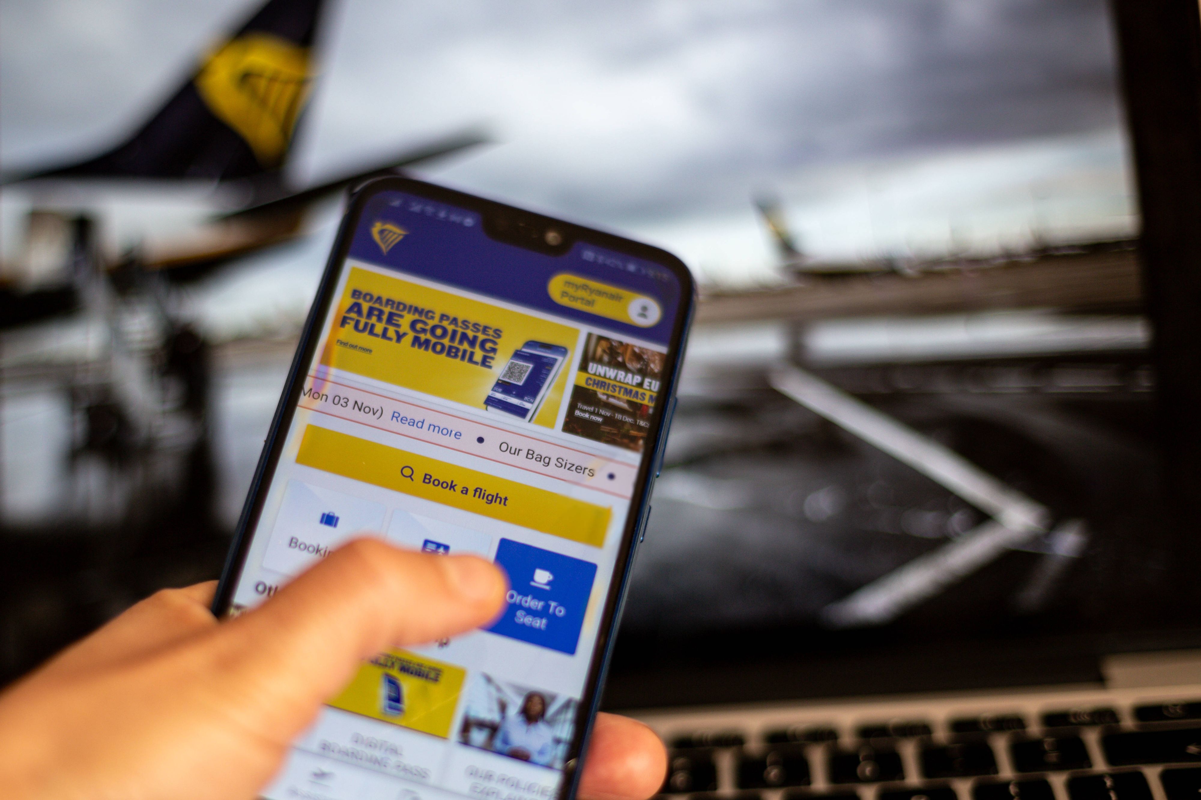 <strong>Nur noch digital</strong>: Ryanair schafft mit 12. November Papier-Boardingpässe ab.