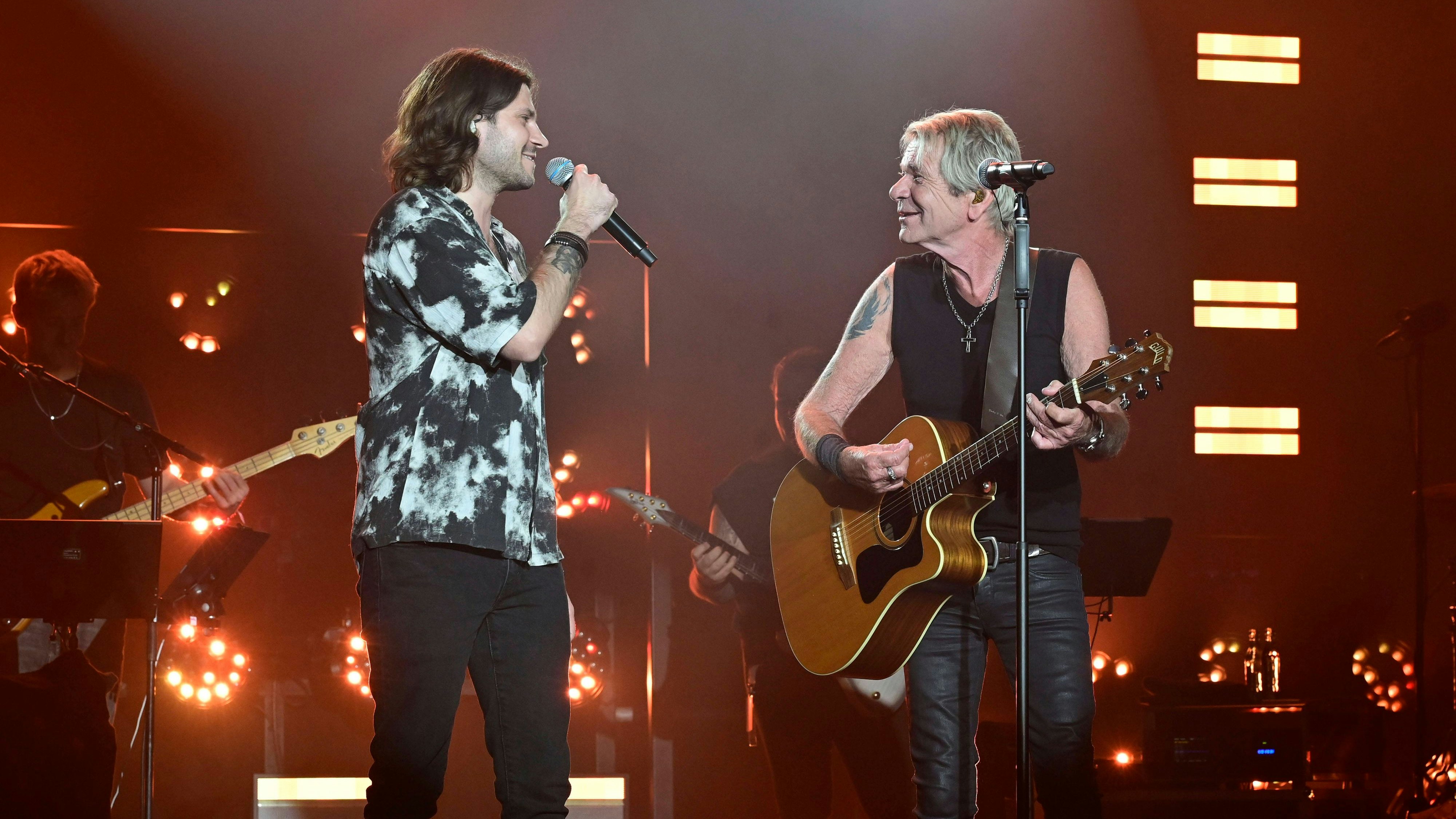 Julian Reim und Matthias Reim live beim 26. Oberlausitzer Oktoberfest Kemnitz 2025. Kemnitz, 02.10.2025 *** Julian Reim and Matthias Reim live at the 26 Oberlausitzer Oktoberfest Kemnitz 2025 Kemnitz, 02 10 2025 Foto:xM.xWehnertx/xFuturexImagex reim_5022