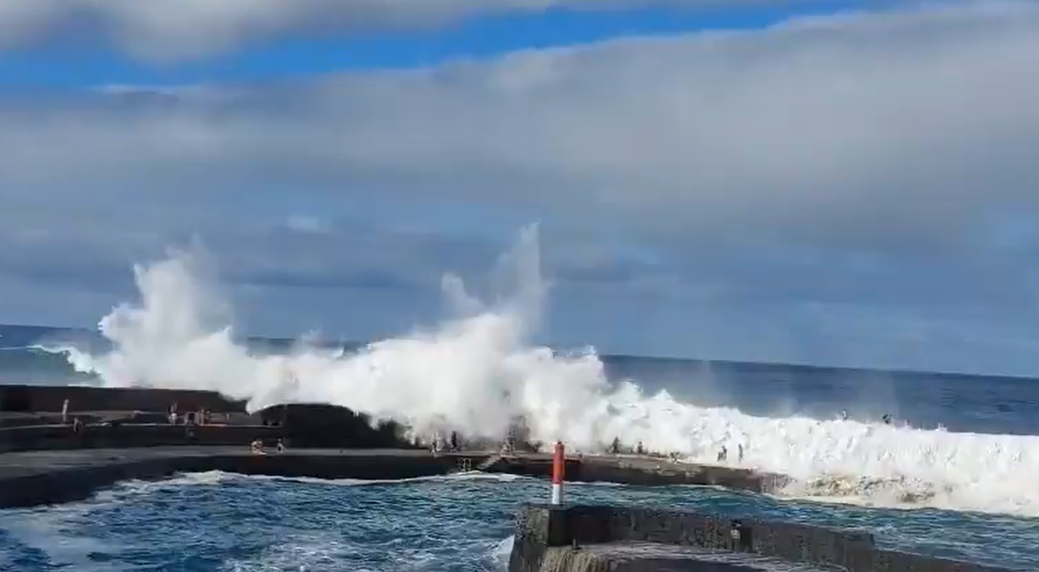 Heute.at - Riesen-Wellen reißen mehrere Menschen in den Tod