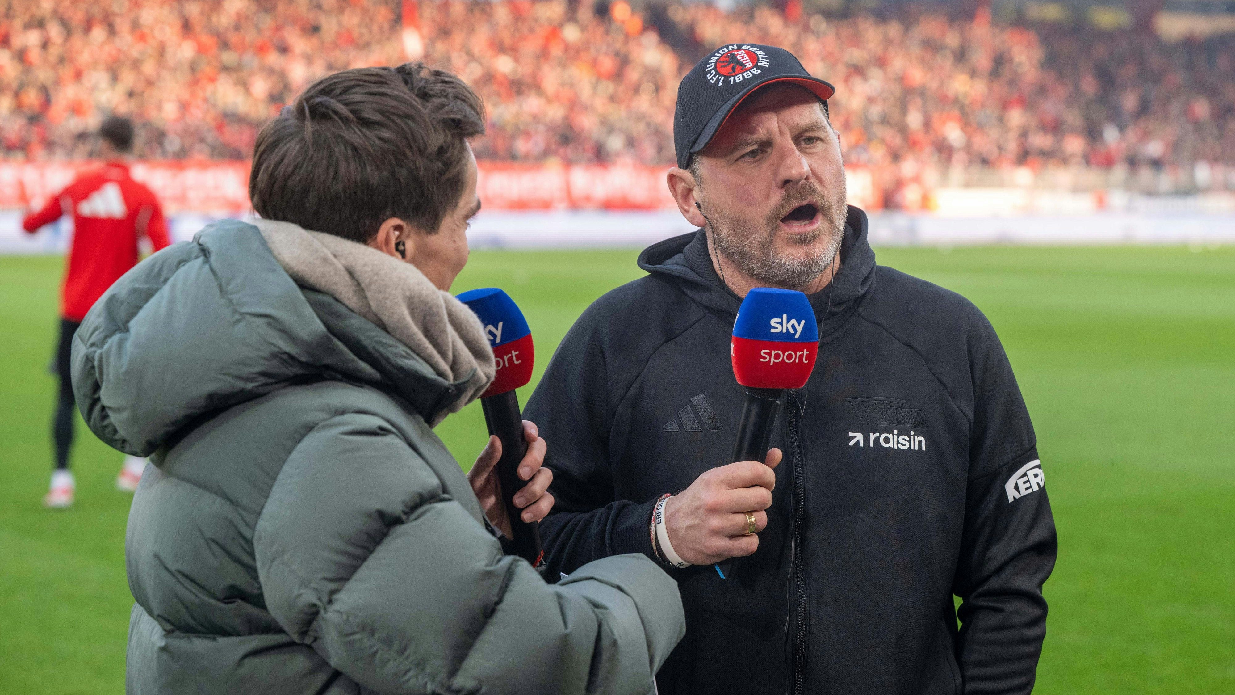 Heute.at - Trainer wütet nach Abseits! Hat einer Lack gesoffen