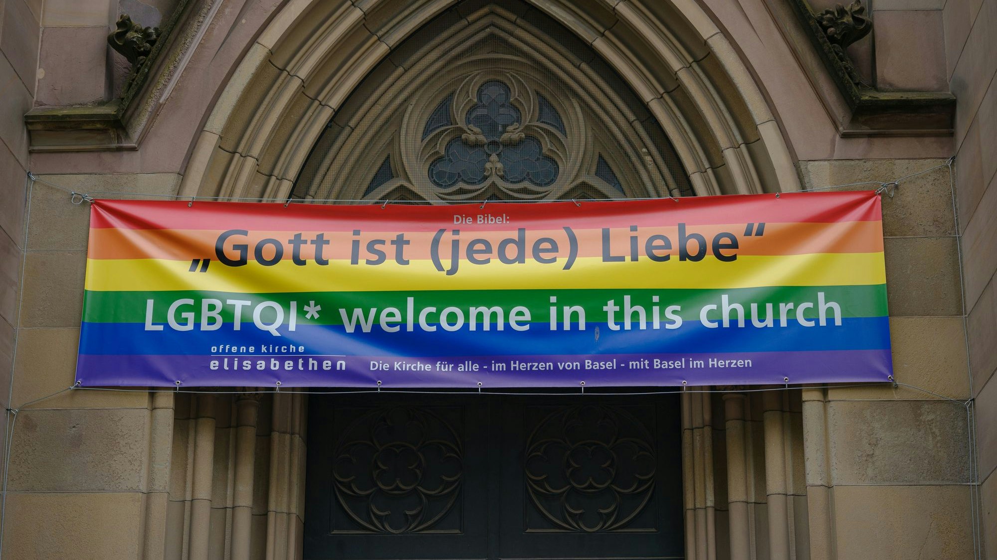 Heute.at - Vier Männer getraut: Kirche distanziert sich