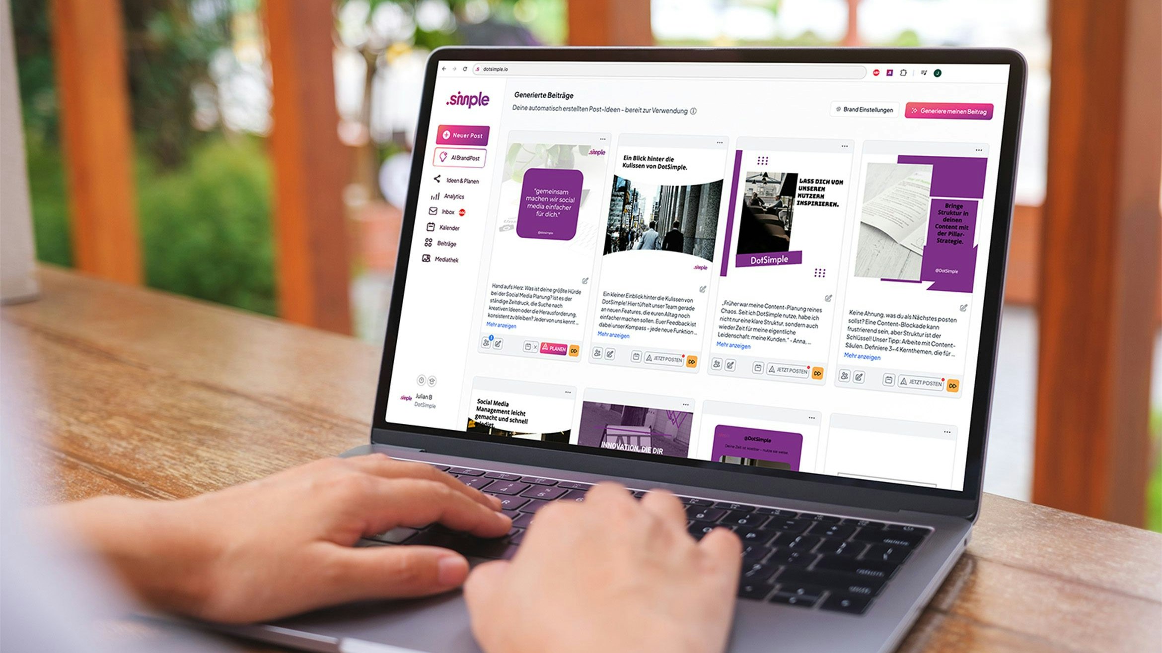 DotSimple macht Social Media für Unternehmen einfach wie nie: Das KI-Tool aus Wien erstellt Inhalte für jede Plattform, optimiert diese und postet sie zum besten Zeitpunkt. 