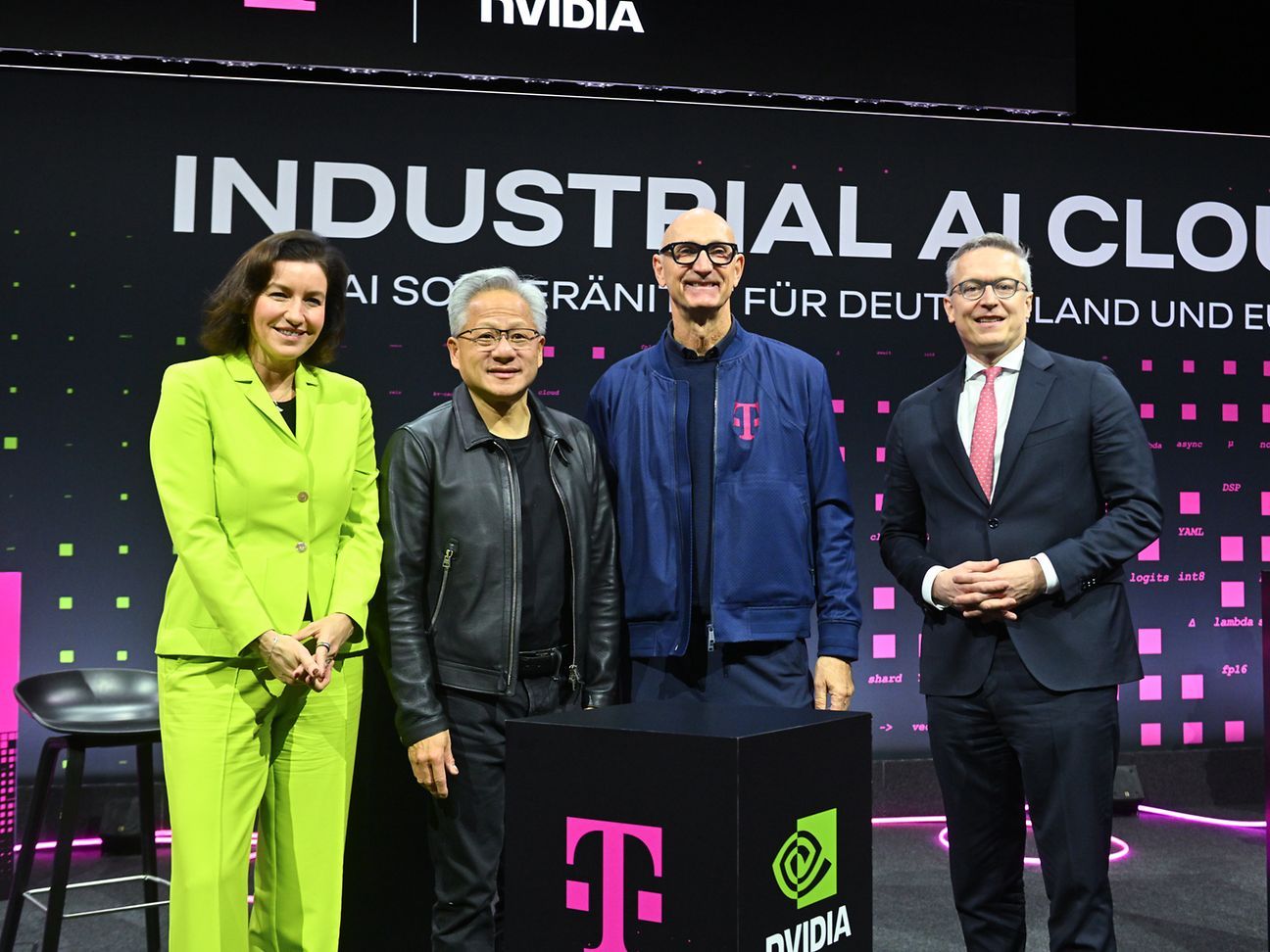 Dorothee Bär (Bundesministerin für Forschung, Technologie und Raumfahrt), Jensen Huang (CEO Nvidia), Tim Höttges (CEO Deutsche Telekom), Dr. Karsten Wildberger (Bundesminister für Digitales und Staatsmodernisierung).