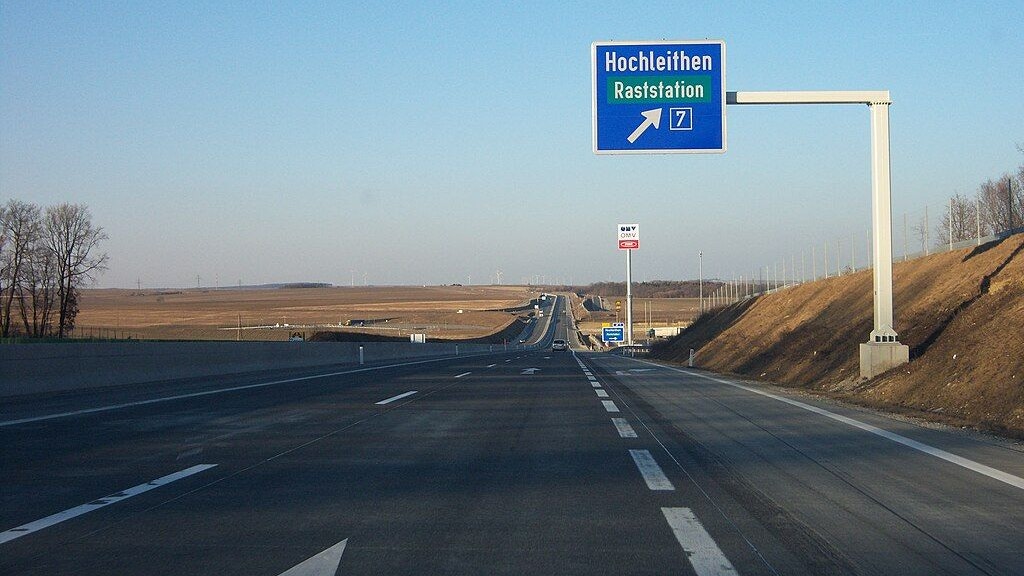 Heute.at - Mit 173 km/h durch 80er-Zone – Auto und Schein weg