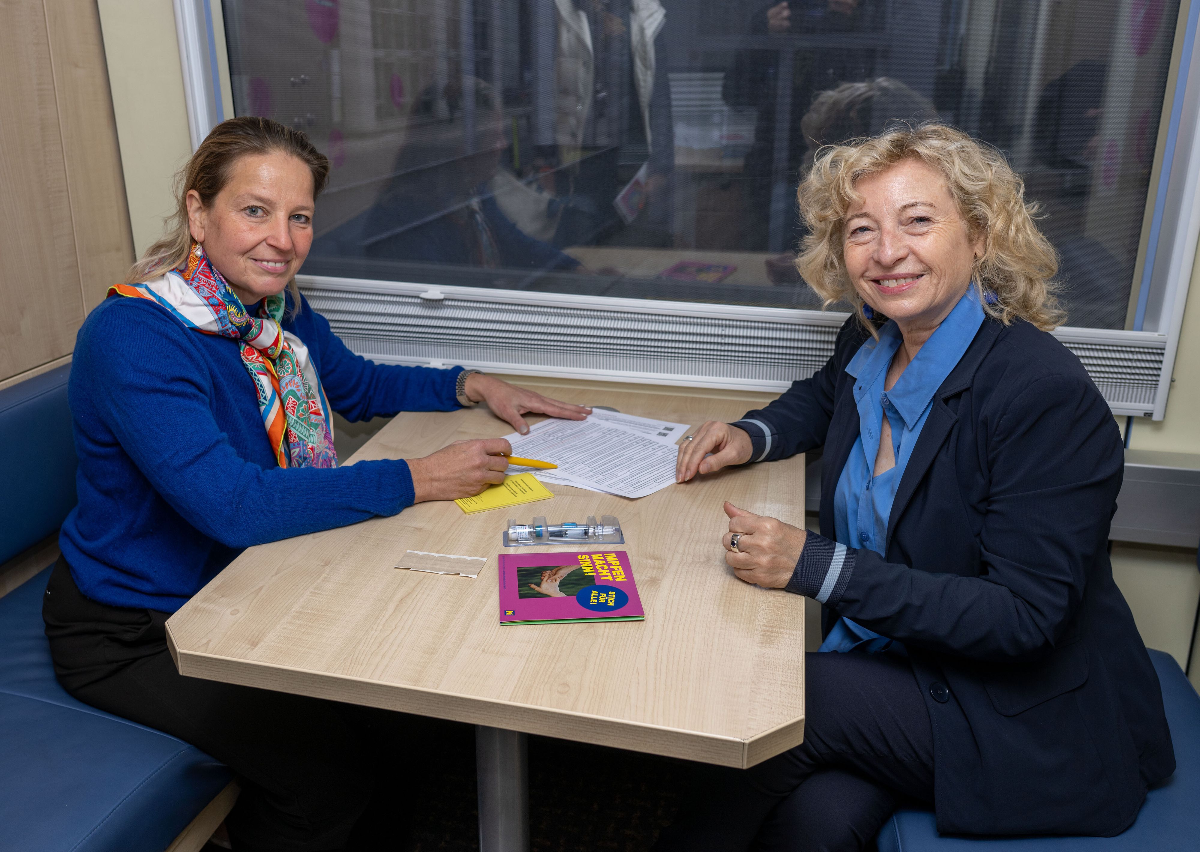 Sanitätsdirektorin Dr. Regina Klenk sowie Landesrätin Eva Prischl