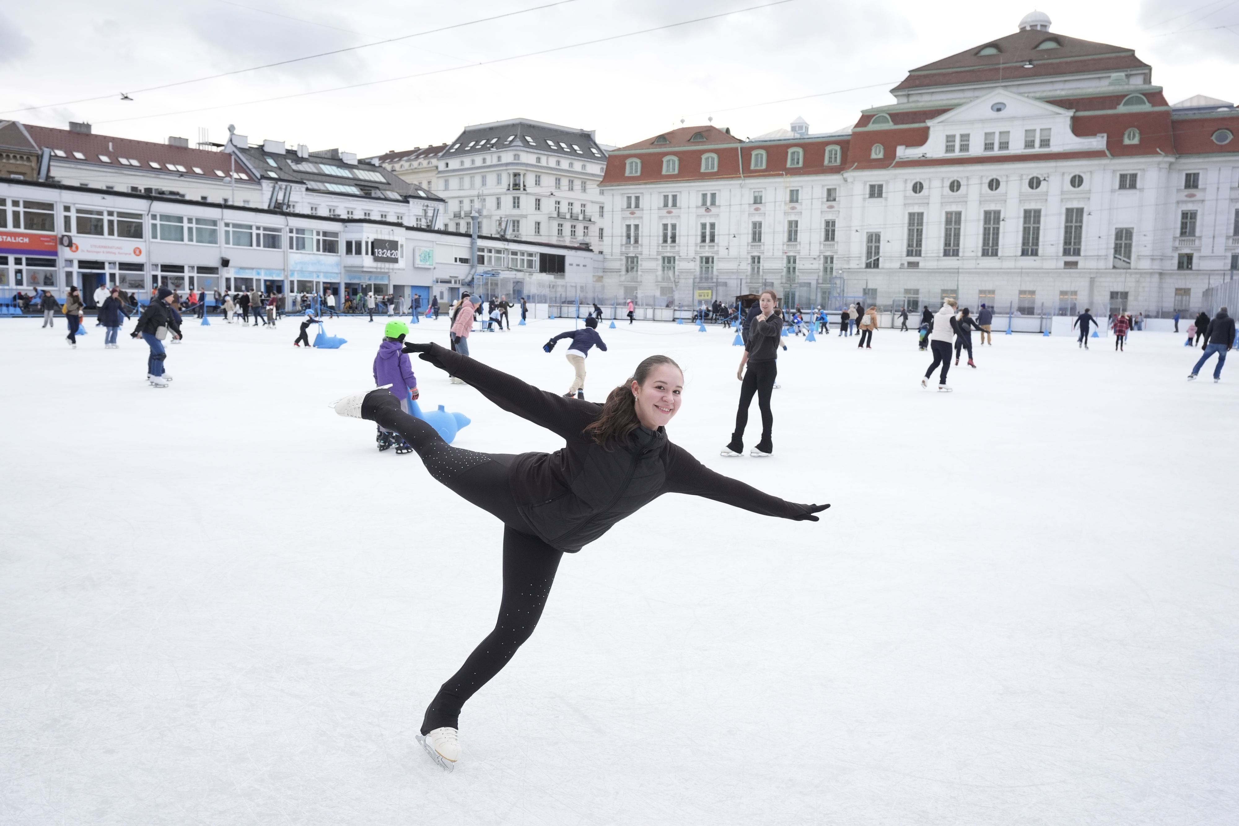 Magdalena (20) trainiert regelmäßig am Wiener Eislaufverein. 