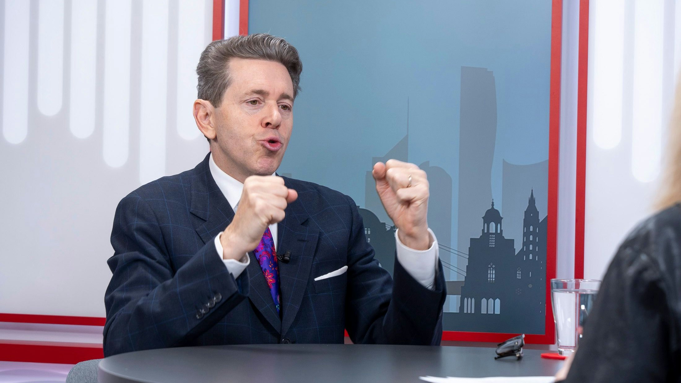 Heute.at - Gagen-Aufreger – Mahrer gibt OeNB-Posten ab