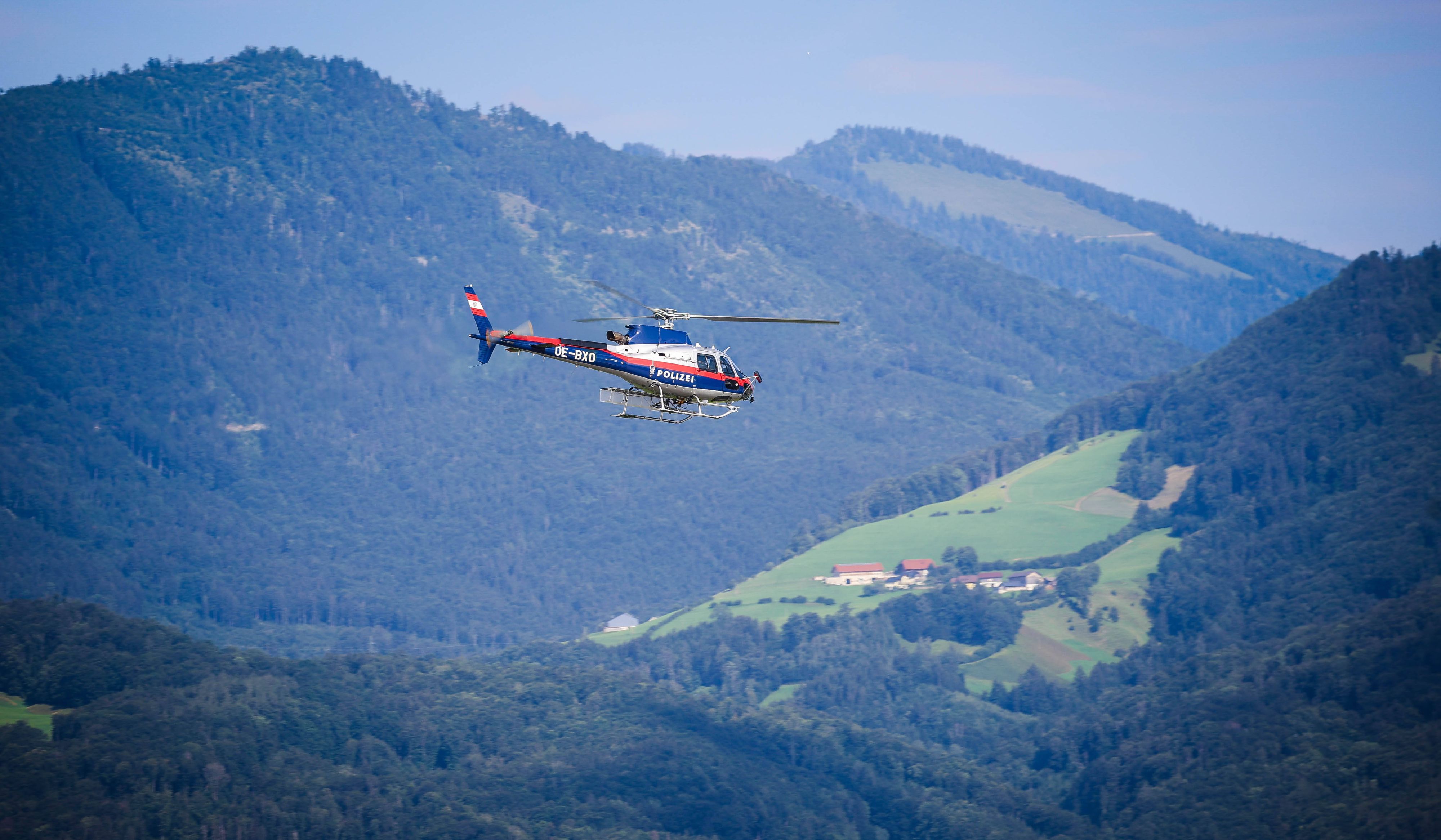 Auch mittels Polizeihubschraubers wurde nach dem Mann gesucht. (Symbolbild)