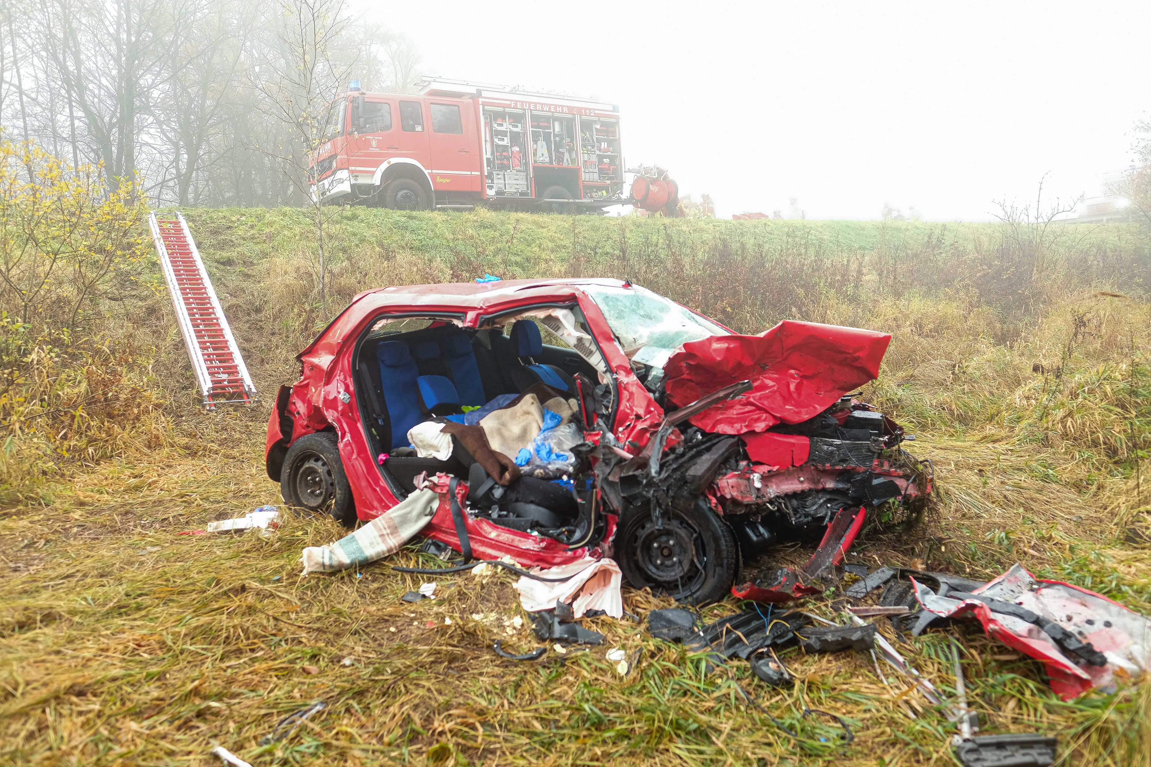 Die beiden Frauen erlagen noch an der Unfallstelle ihren Verletzungen.