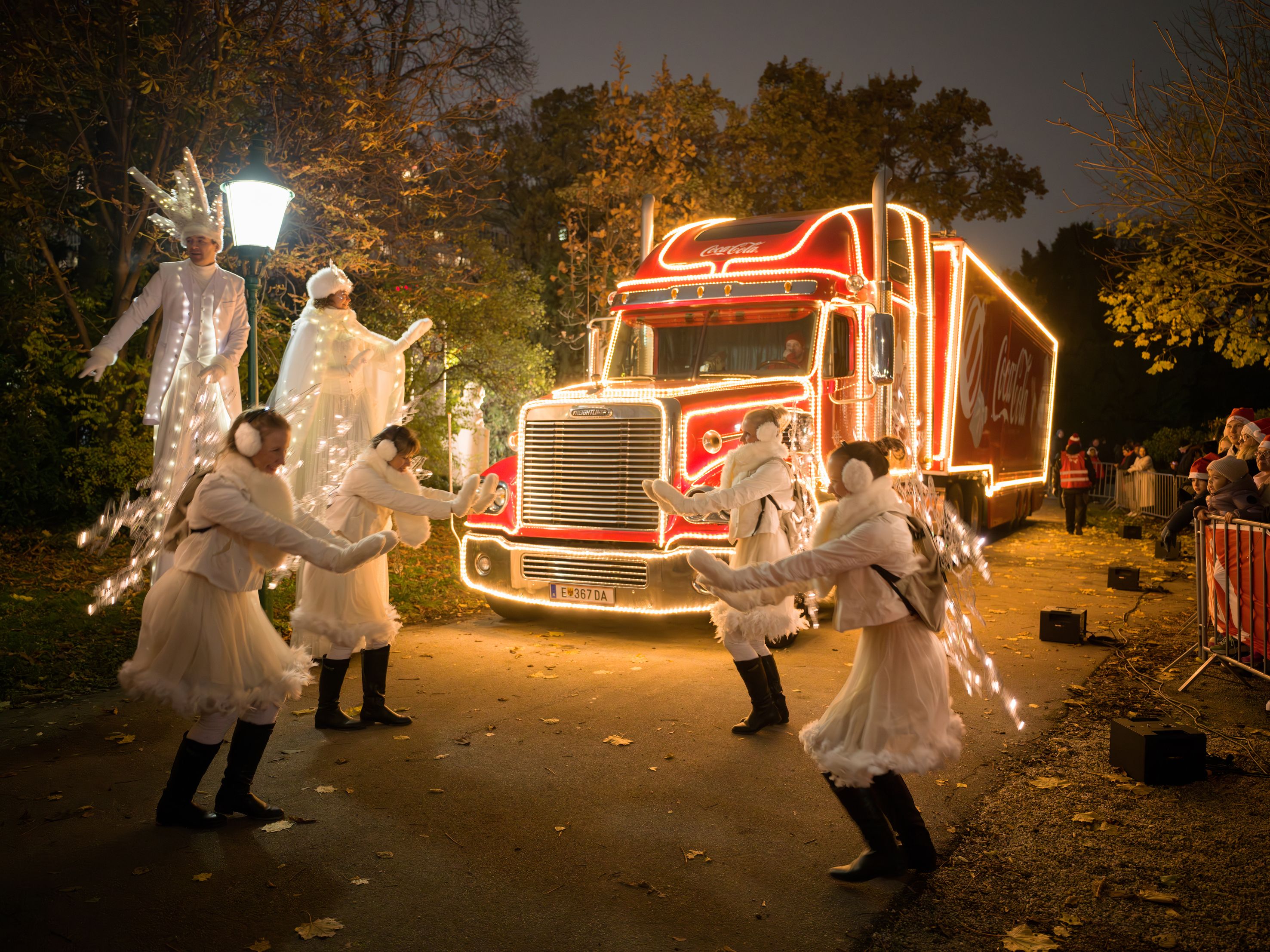 Der Coca-Cola-Weihnachtstruck hält an 24 Standorten.