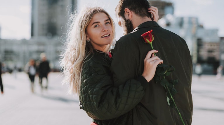 In den vergangenen 10 Jahren ist die Zahl der Singles weltweit um 100 Millionen Menschen gestiegen. Vor allem Frauen leben viel häufiger lieber allein, besonders wenn sie gebildet sind. Welche Konsequenzen der Trend für die Gesellschaft hat.