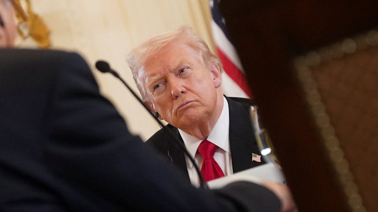 New York, Virginia, New Jersey & Co: Diese vier Grafiken erklären, warum Trump in Schwierigkeiten steckt. Die Teuerung treibt immer mehr Wählerinnen und Wähler zu den Demokraten. Was das für den Präsidenten und die Zwischenwahlen im nächsten Jahr heißt.