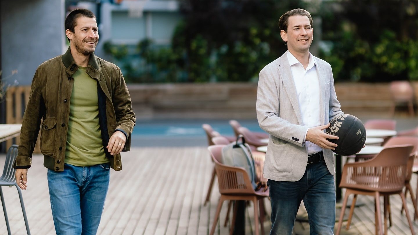 Heute.at - Die Fotos: Sebastian Kurz spielt Basketball in Tel Aviv