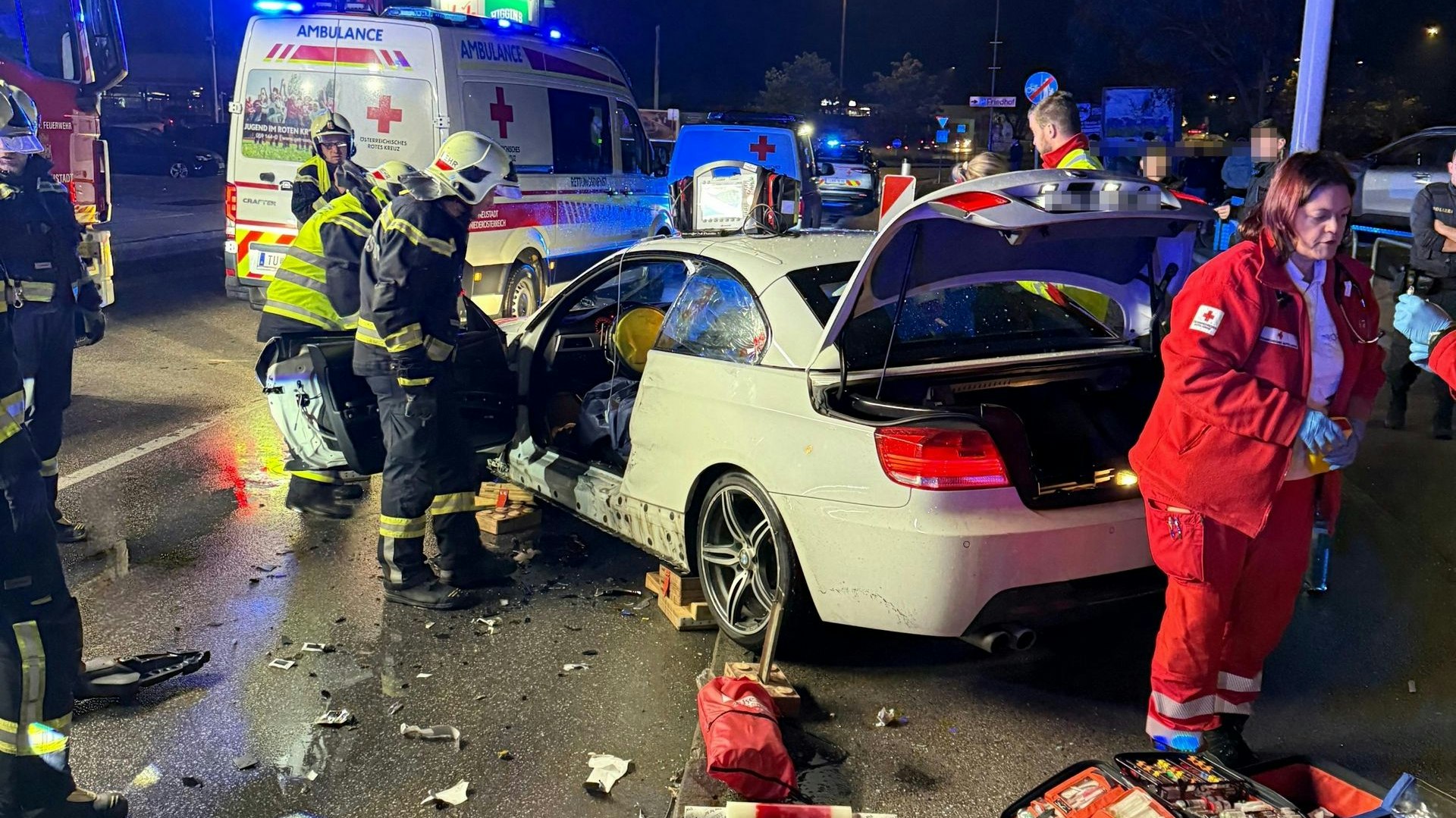 Heute.at - Mehrere Verletzte bei Pkw-Zusammenstoß in Wr. Neustadt