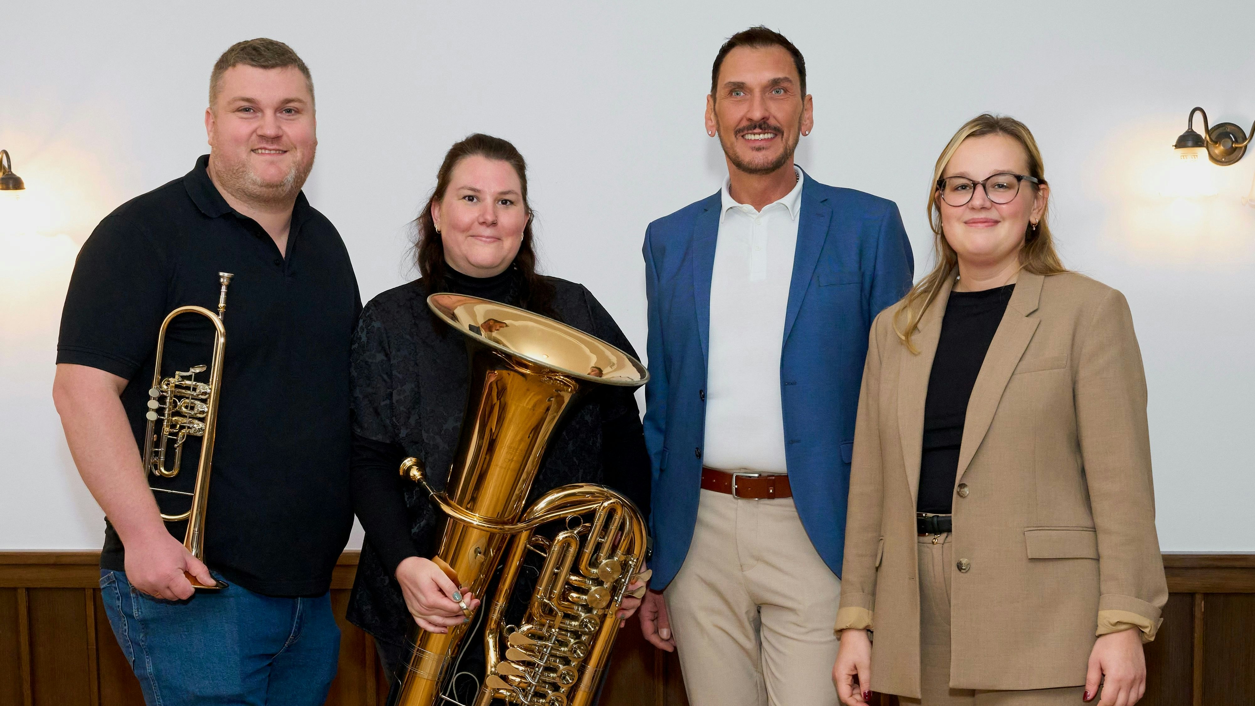 Vbgm. Zukan (re.) mit Pächter Deutsch (Mi.) und den Vereinsobleuten Andreas Schöffl und Petra Thaller-Haindl