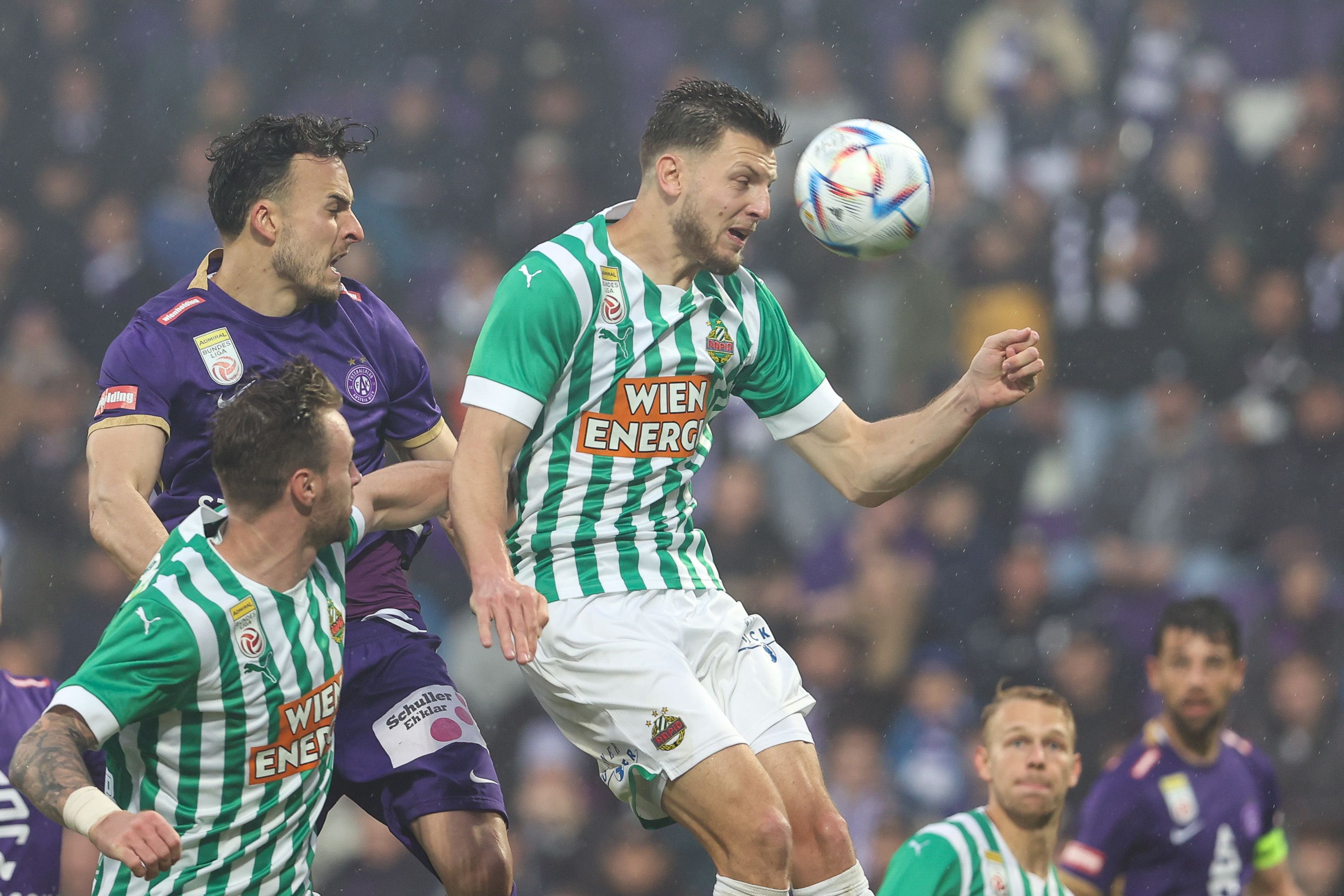 Kevin Wimmer (r.) im Derby gegen die Austria