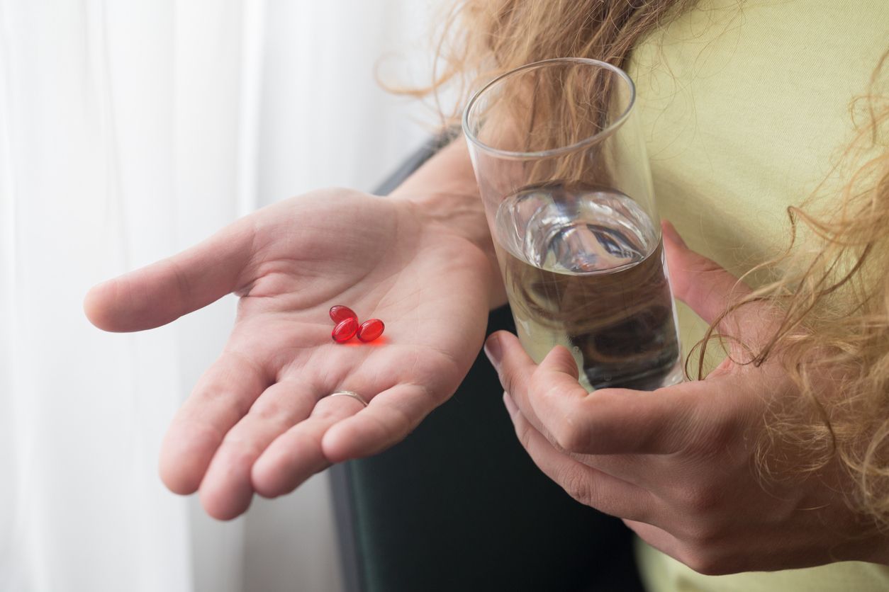 Leichter Eisenmangel kann mit Eisenpräparaten ausgeglichen werden. Bei schwerem Mangel helfen jedoch nur Eiseninfusionen.