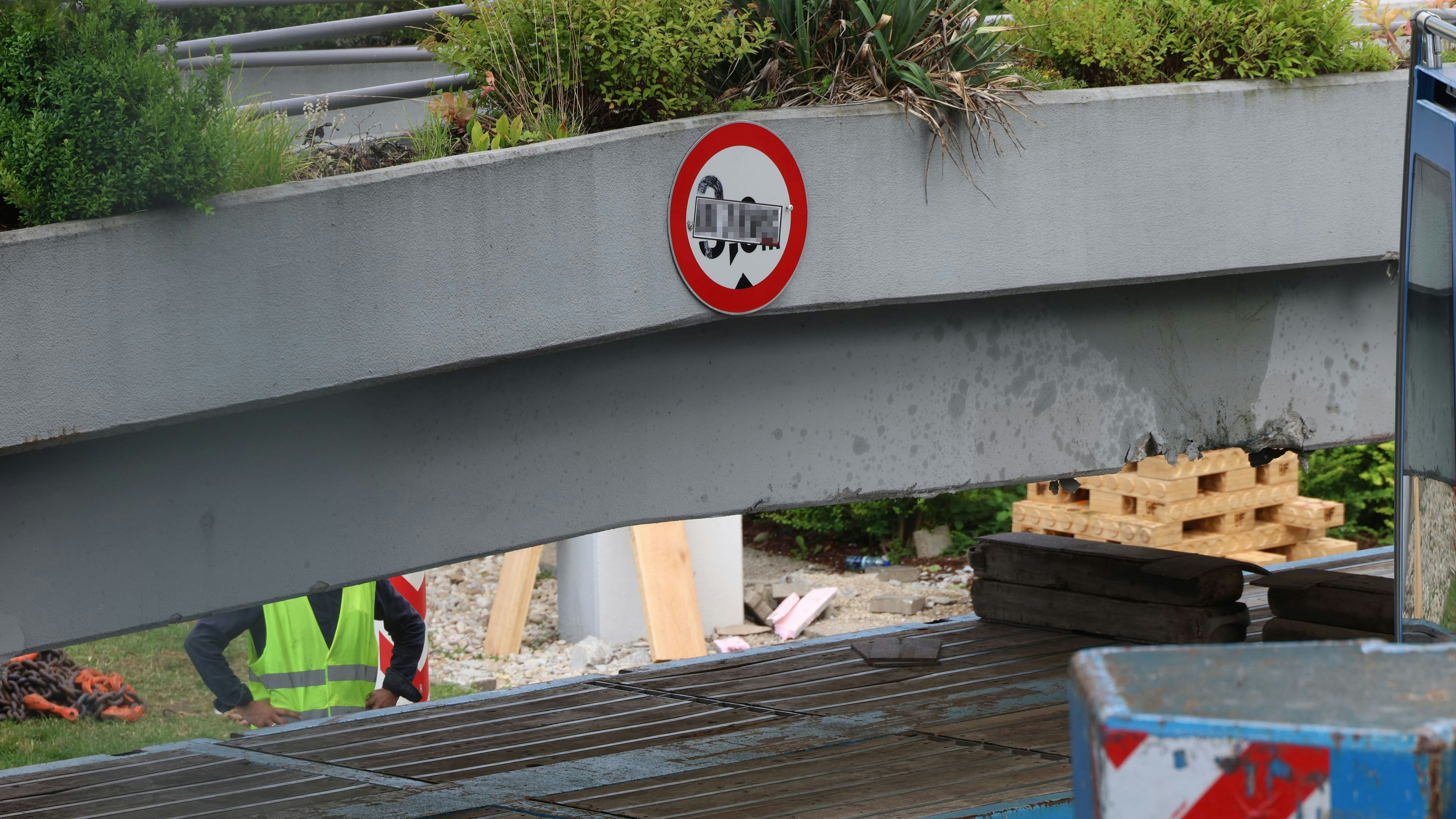 Ein Aufkleber über dem Höhenlimit sorgte für Spekulationen zum Unfallhergang.