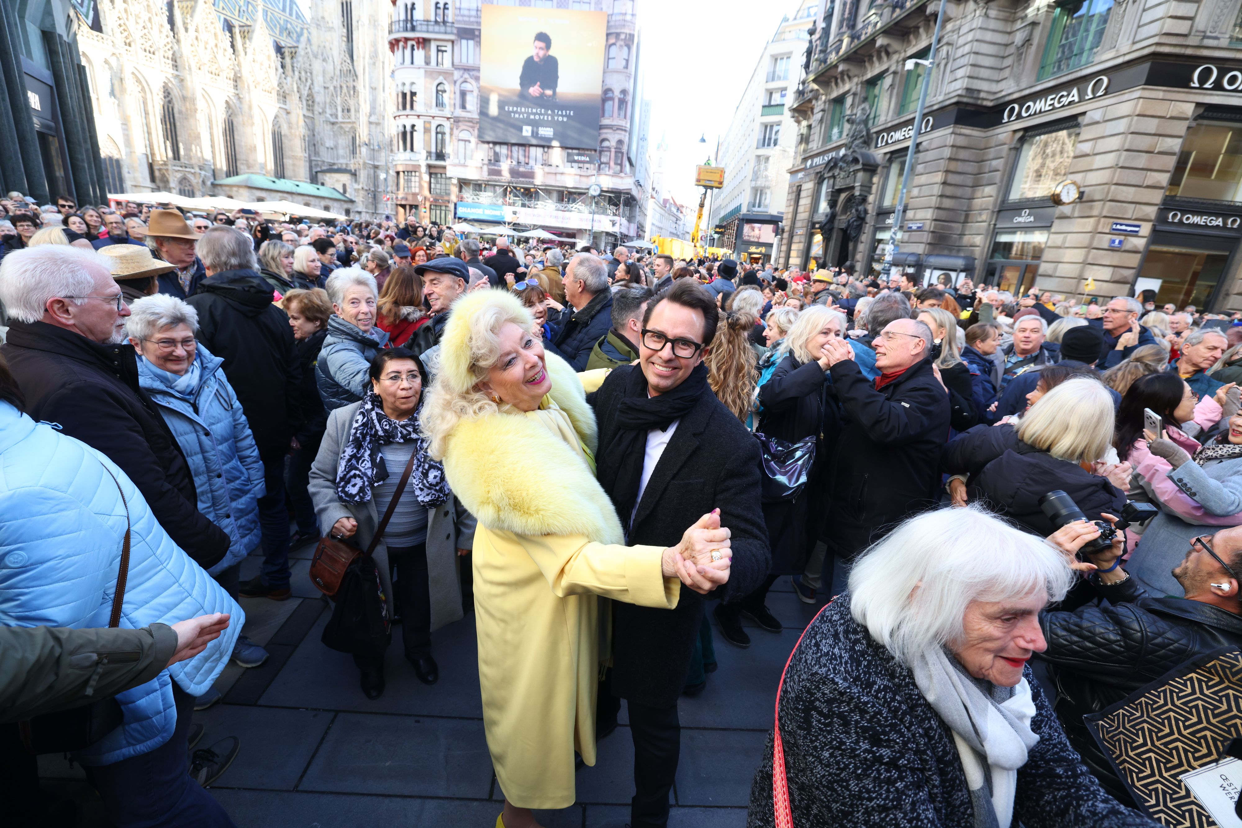 Mit der Publikumsquadrille startet die Ballsaison 2025/26.