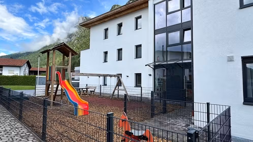 In diesem Wohnblock in der Tiroler Gemeinde Ebbs kam das Kind ums Leben.