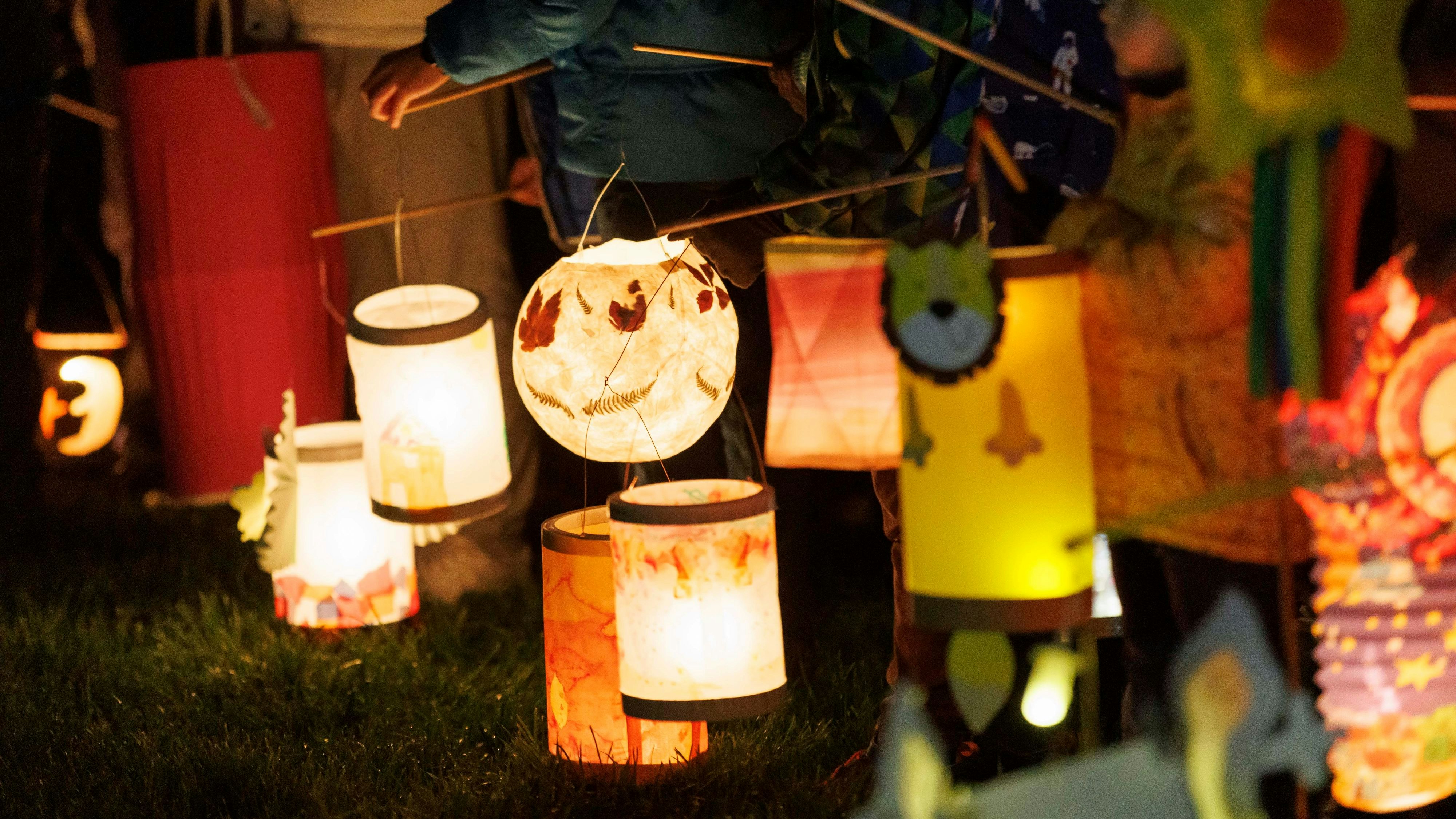 Heute.at - Warum wir heute mit Laternen durch die Straßen ziehen