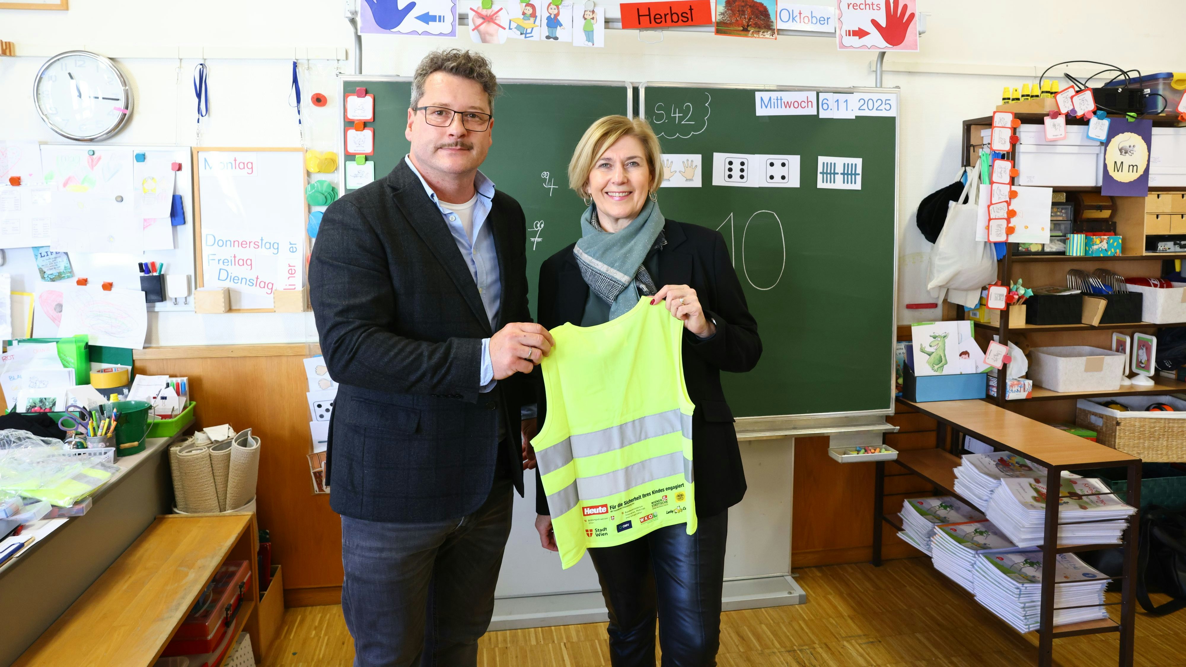 Bildungsdirektorin Elisabeth Fuchs und Goran Drinic (<em>"Heute"</em>-Geschäftsleitung Sales)