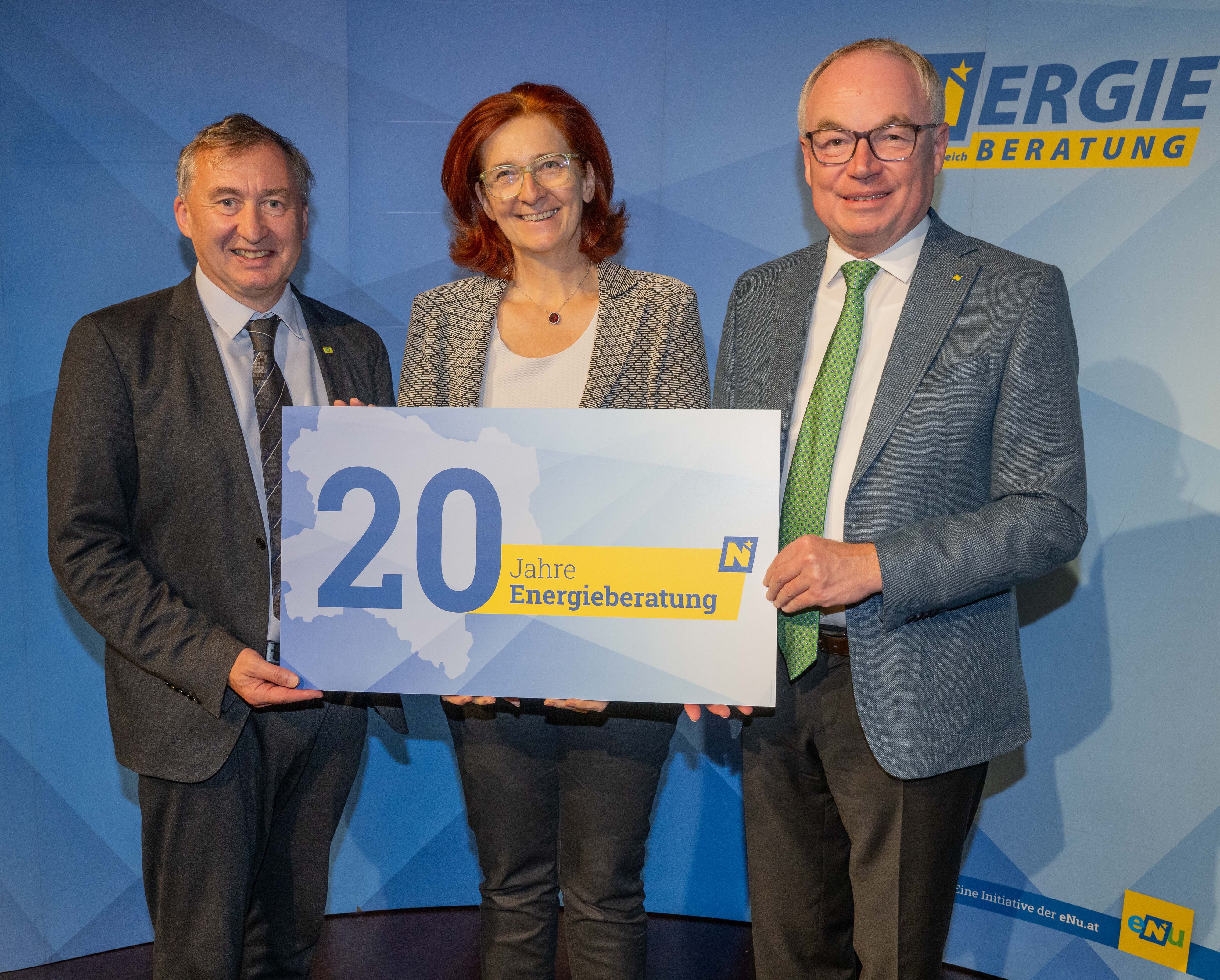 20 Jahre NÖ Energieberatung (v.l.n.r.): Herbert Greisberger, Geschäftsführer der Energie- und Umweltagentur des Landes NÖ, Sigrid Stagl und LH-Stellvertreter Stephan Pernkopf.